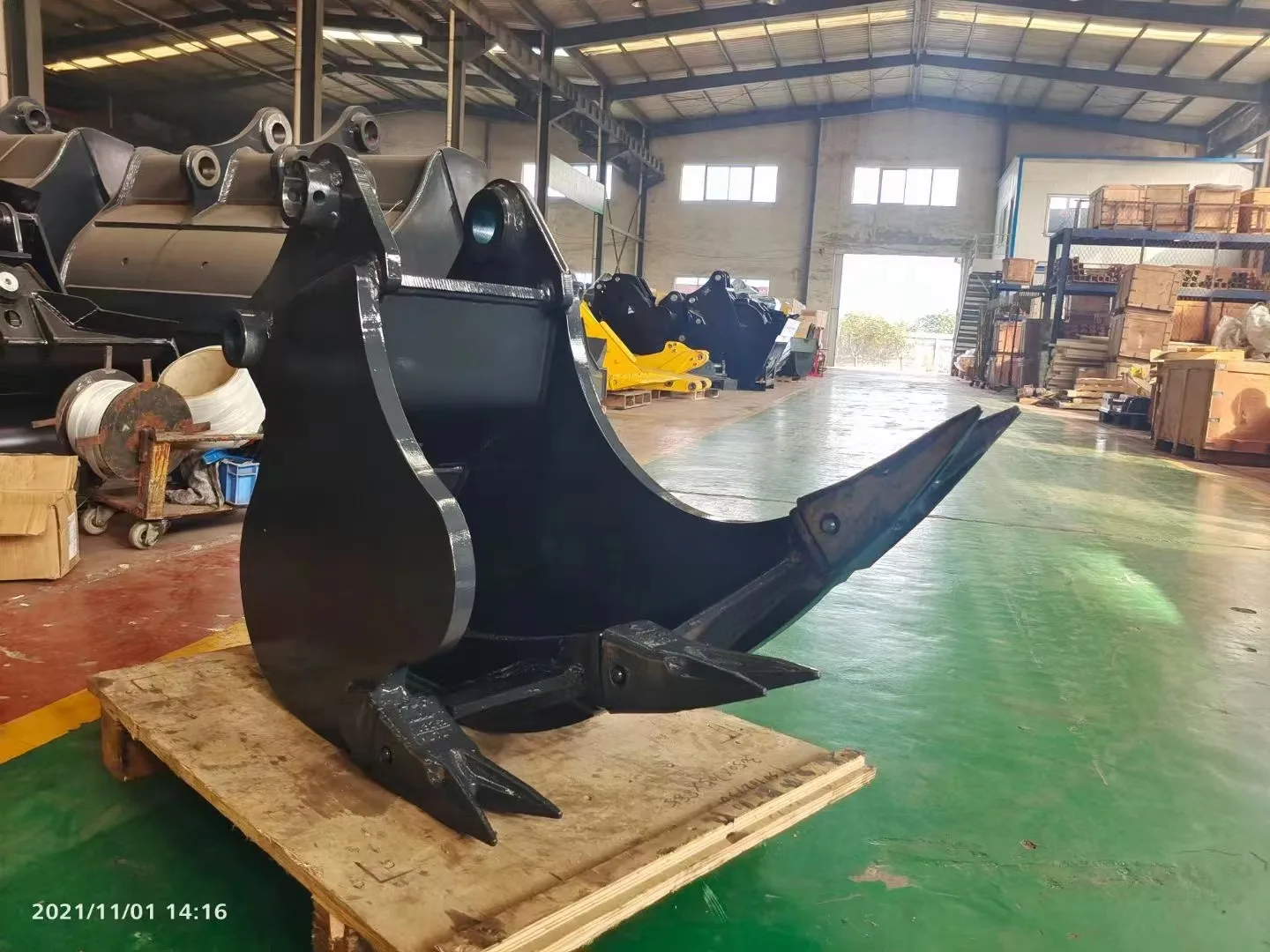 Excavator bucket   Custom OEM Digging Excavator bucket for construction machinery  (Mini 3 teeth excavator bucket)