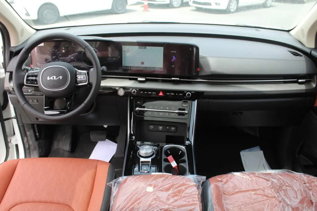 Low Mileage Luxury Used KIA CARNIVAL 3.5L  SUV 5DOORS 2023 WHITE