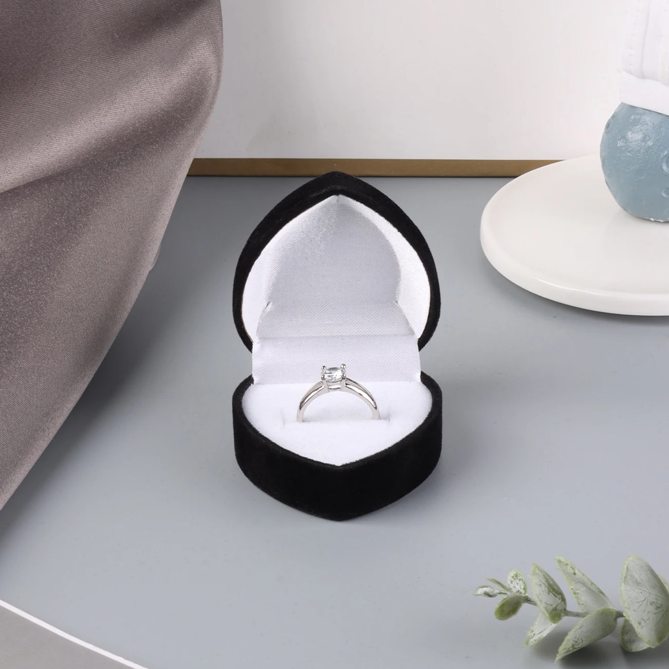 Luxury Valentine Plastic Black Heart Ring Flocking Velvet Jewelry Gift Packaging Box
