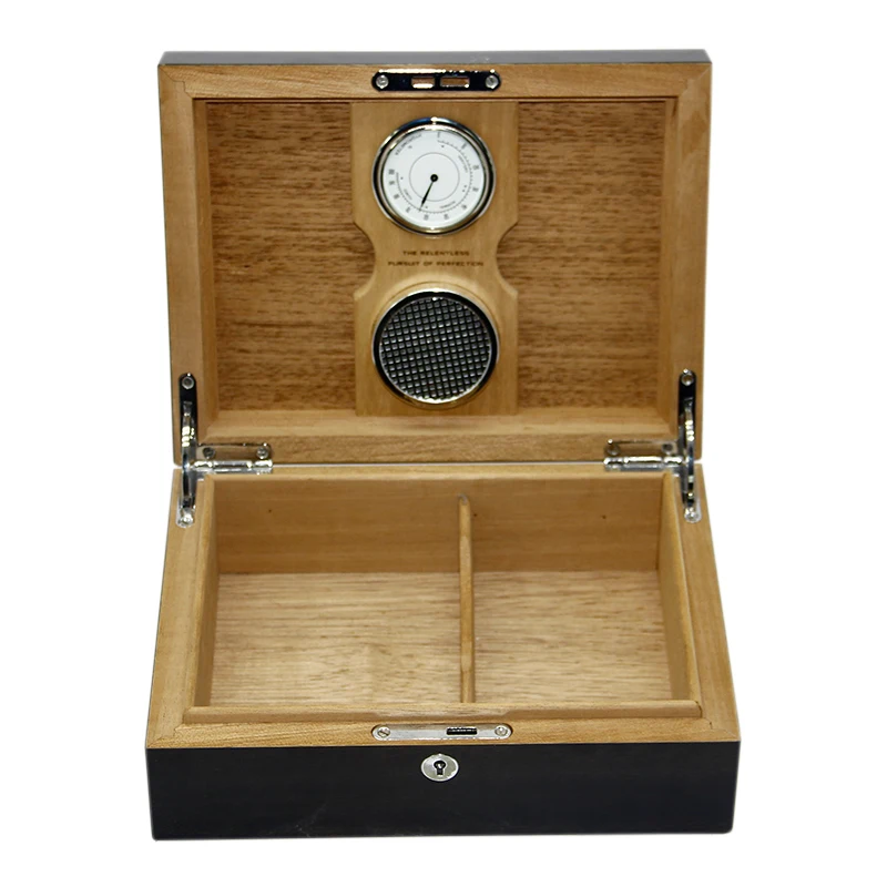  Custom Wholesale Lacquered Luxury Wooden Cigar