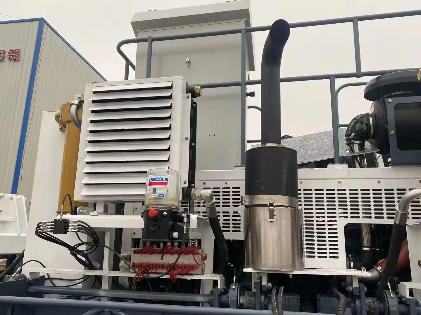 Road Machinery 4m Special Road Slipform Concrete Paver For Road High frequency hydraulic drive