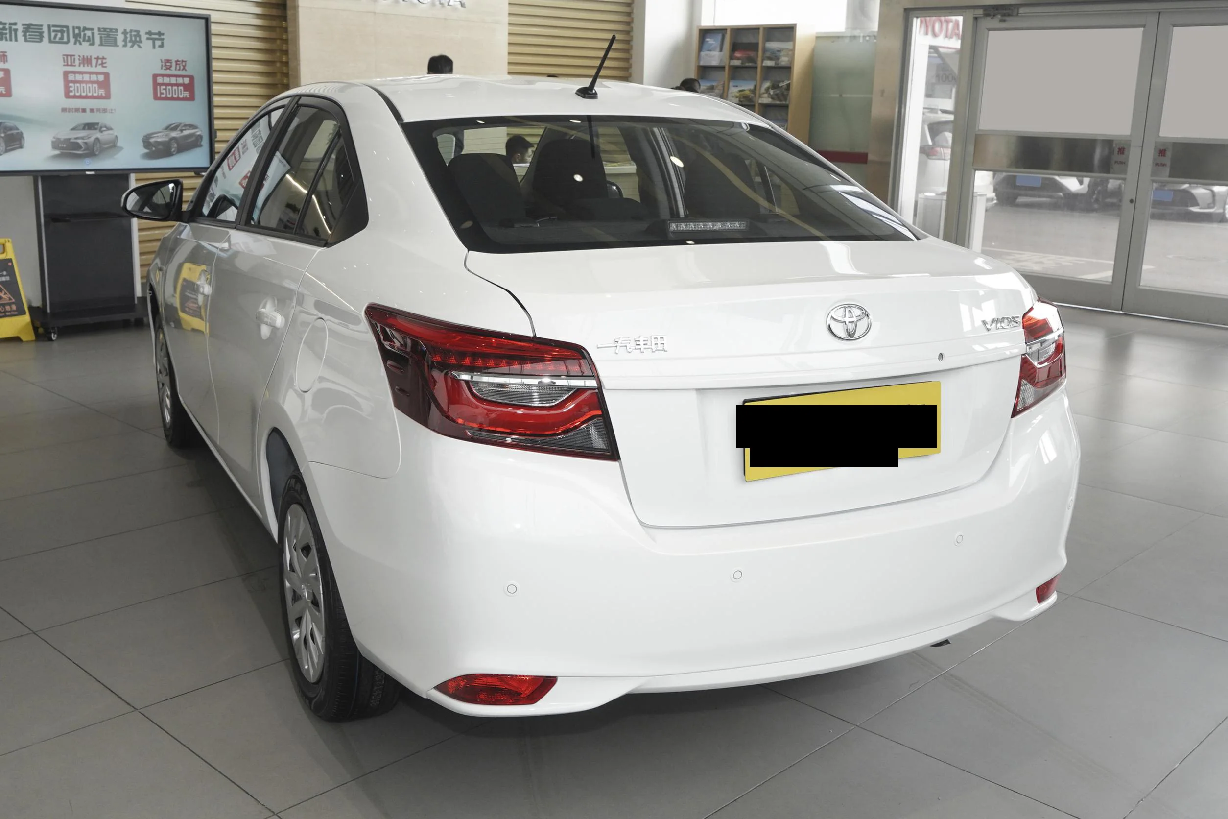 2024 оптовая продажа левосторонний привод Toyota Vios Подержанный автомобиль для продажи бренд серии авто малое транспортное средство дешевый