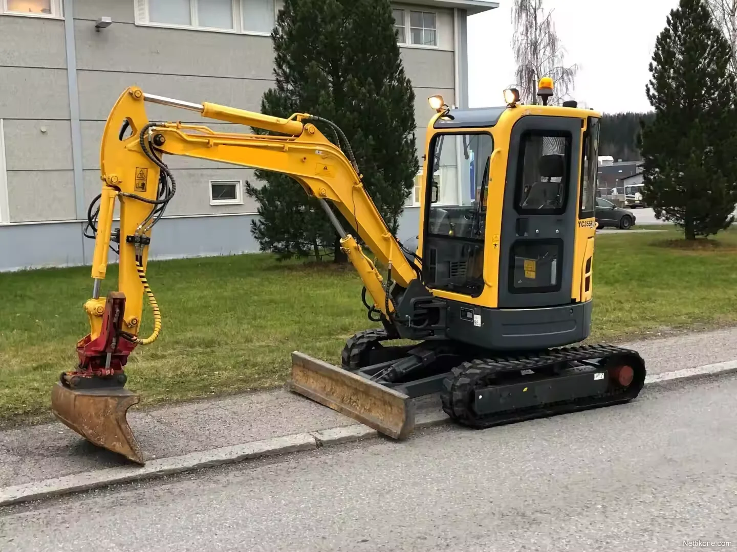 Factory price China YuChai Mini 1.8ton Excavator Zero Tail YC18SR Hot Sale