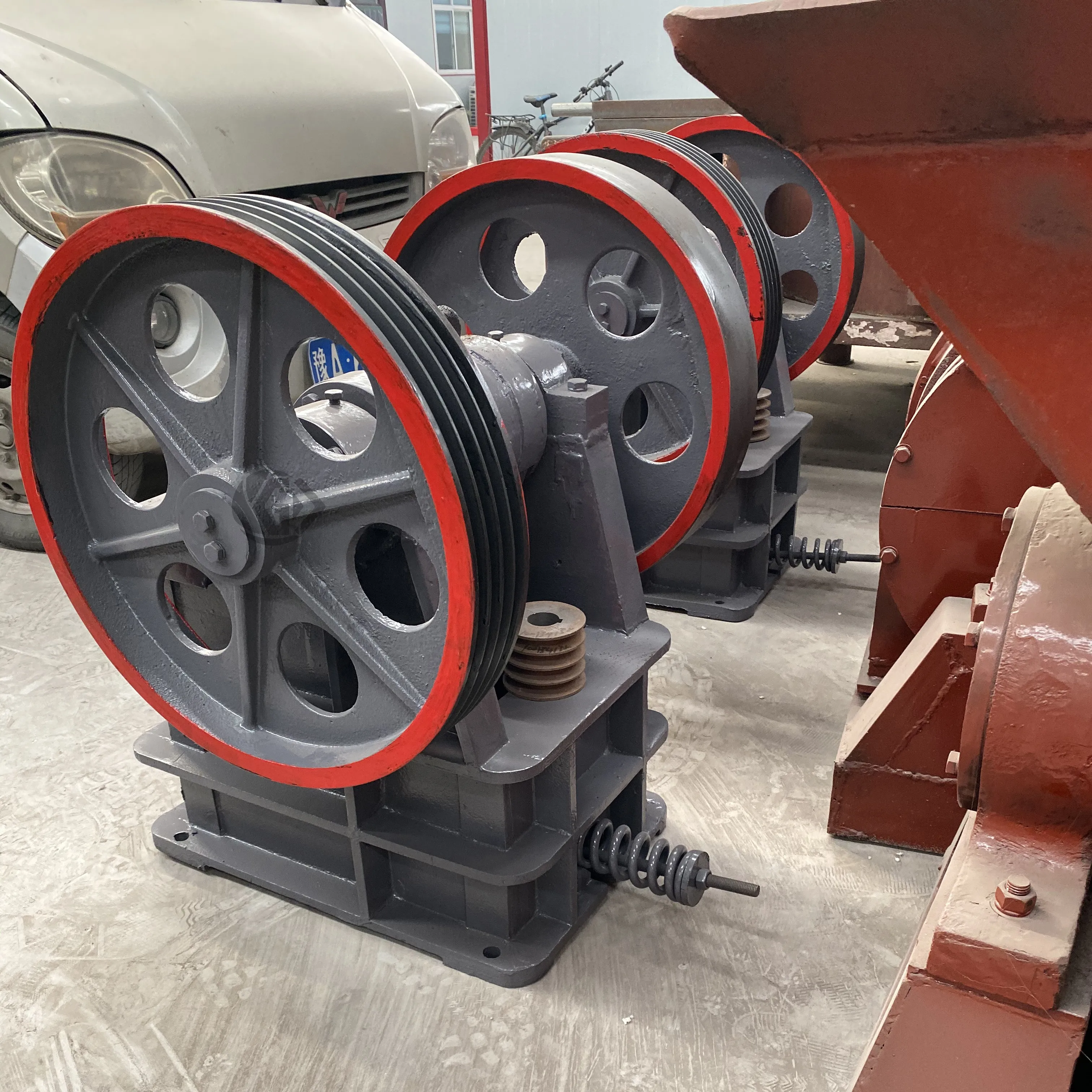 portable diesel jaw crusher with conveyor rock jaw crusher 50 tonne per hour jaw crusher stone 400*600