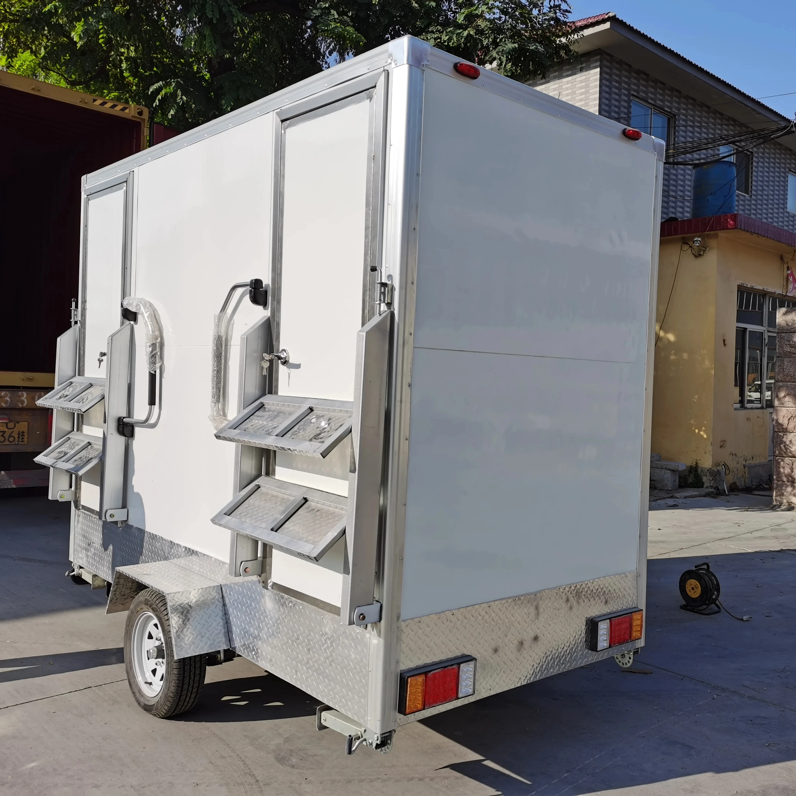 High Quality 2 Stalls Mobile Portable Toilet Outdoor Wedding Enclosed Washing Room