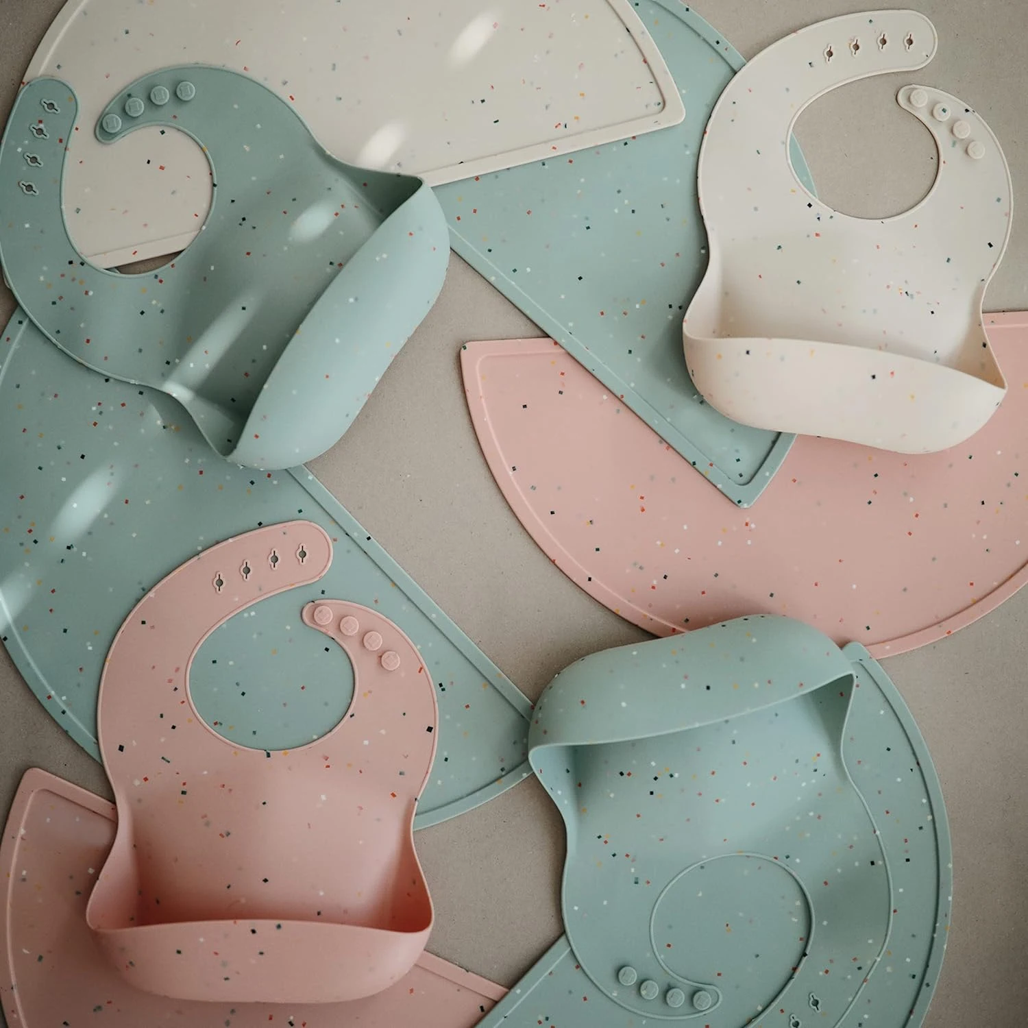 New 100% BPA Free Food Grade customized Waterproof Silicone Baby Bib Baby Accessories Kids Dining 16 colors