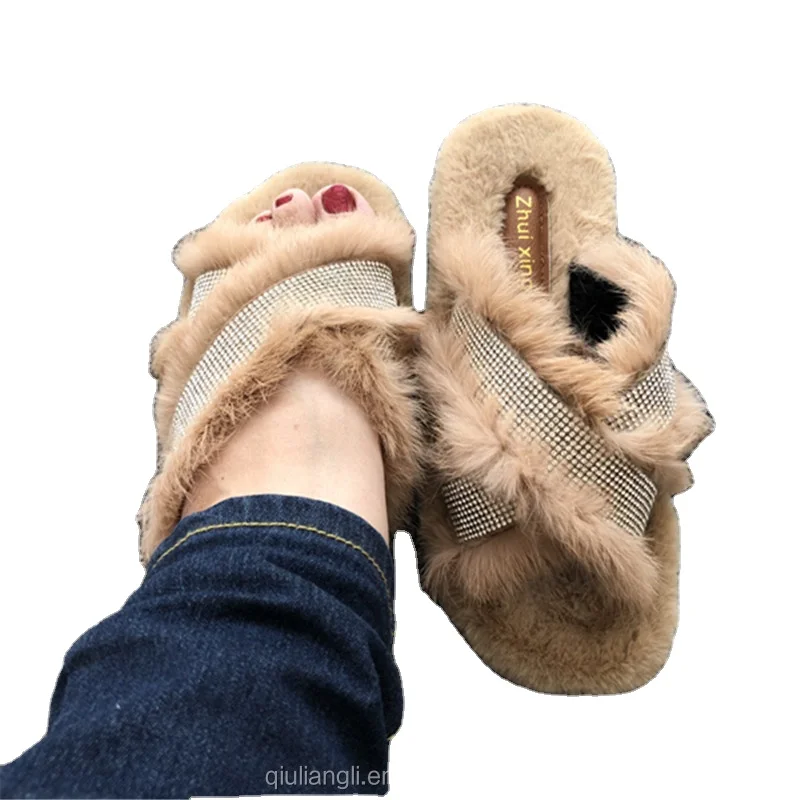 Женские удобные замшевые шлепанцы с подкладкой из кроличьего меха, дышащие домашние и уличные теплые шлепанцы с перекрестными ремешками и кристаллами, новинка 2018