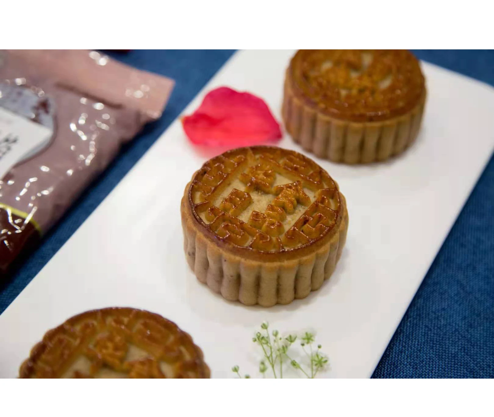 Wholesale Custom Bulk Moon Cakes Multi-flavored Bean Paste Egg Yolk Five-nut Moon Cakes