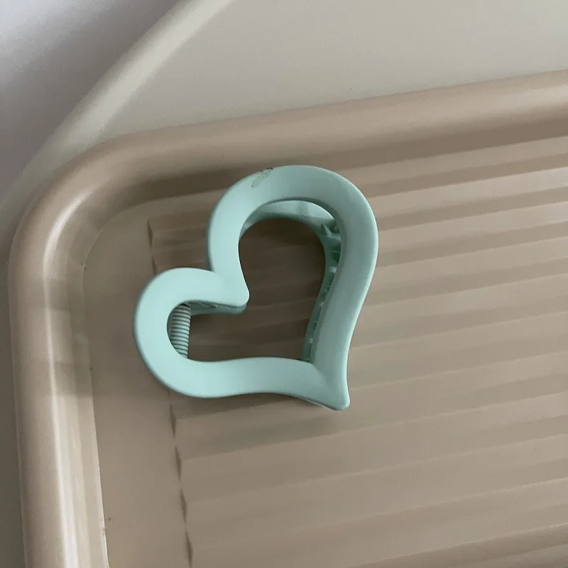 JIRIS Korean Style Heart Shape Hair Claws Cute Hair Accessories Pure Solid Color Plastic Acrylic Hair Claw Clip For Girls Woman
