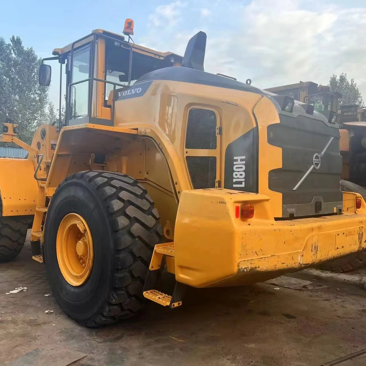 Высокопроизводительный использованный колесный погрузчик volvo L180H для горных работ