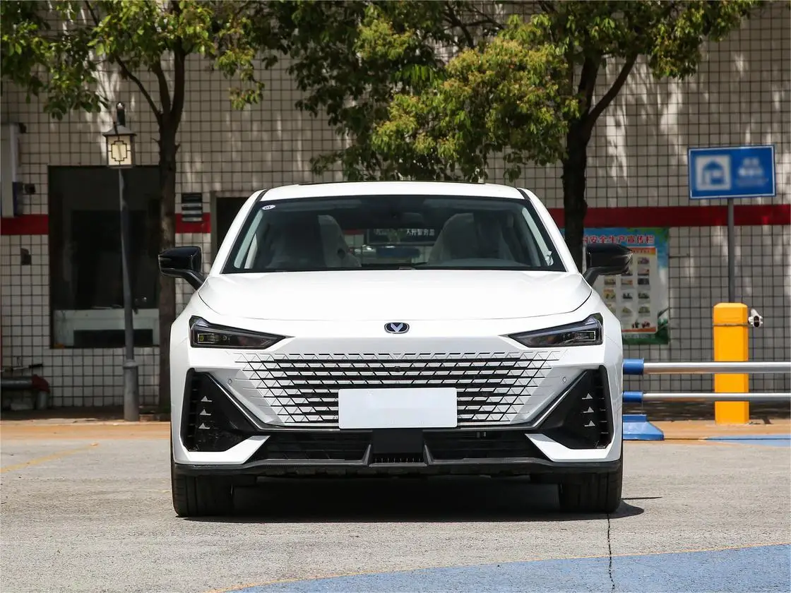 Ready to Ship New Cars CHANGAN UNI-V IDD Good Performance Hybrid 1.5T 113km Autos Compact Avtos Wholesale