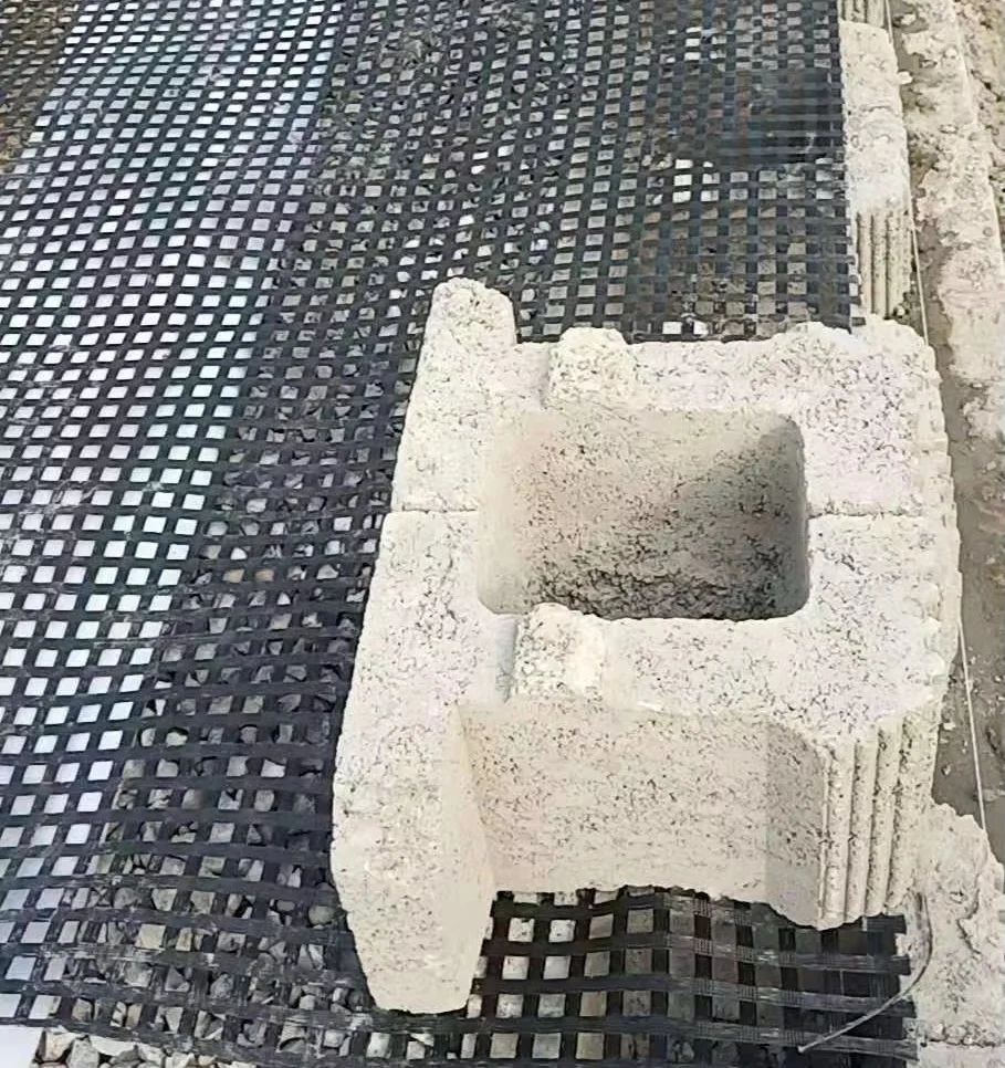 China factory Price Biaxial Geogrid Prices High Quality Fiberglass Geo grid for Asphalt Layers Uniaxial Geogrid Biaxial Geogrid