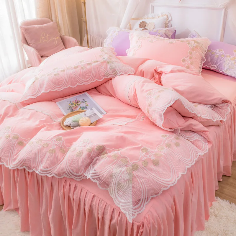 Комплект постельного белья из четырех предметов