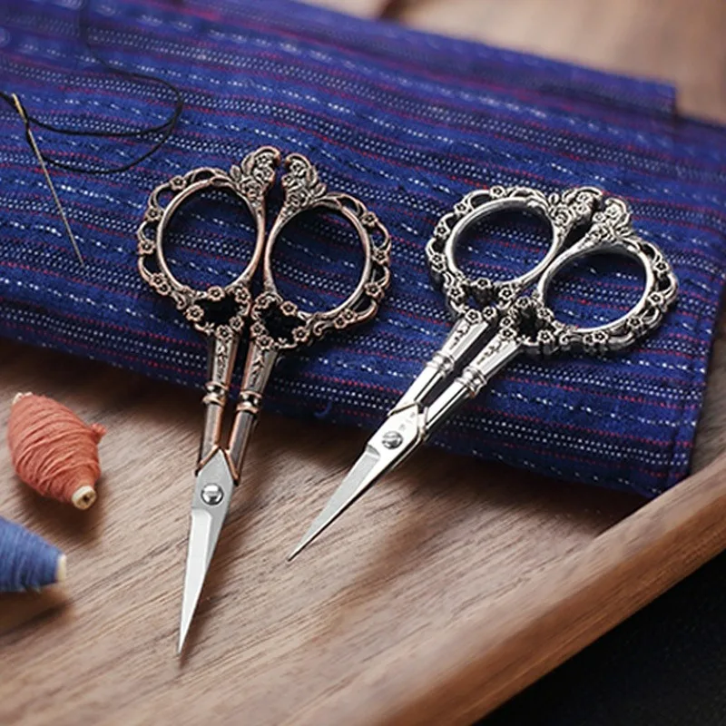 Vintage Crane and Cloud Pattern Handles Smooth Cutting Embroidery Shears Metal Craft Scissors for Sewing, Craft, Art Work