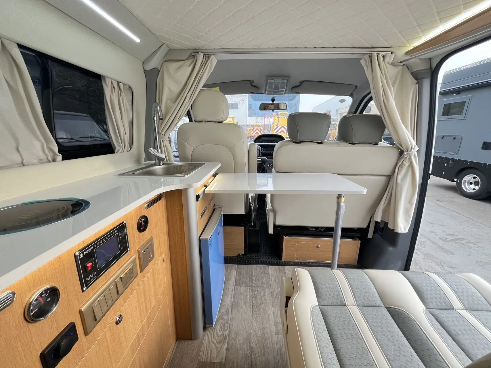 Maxus V80 короткий мост с низкой крышей