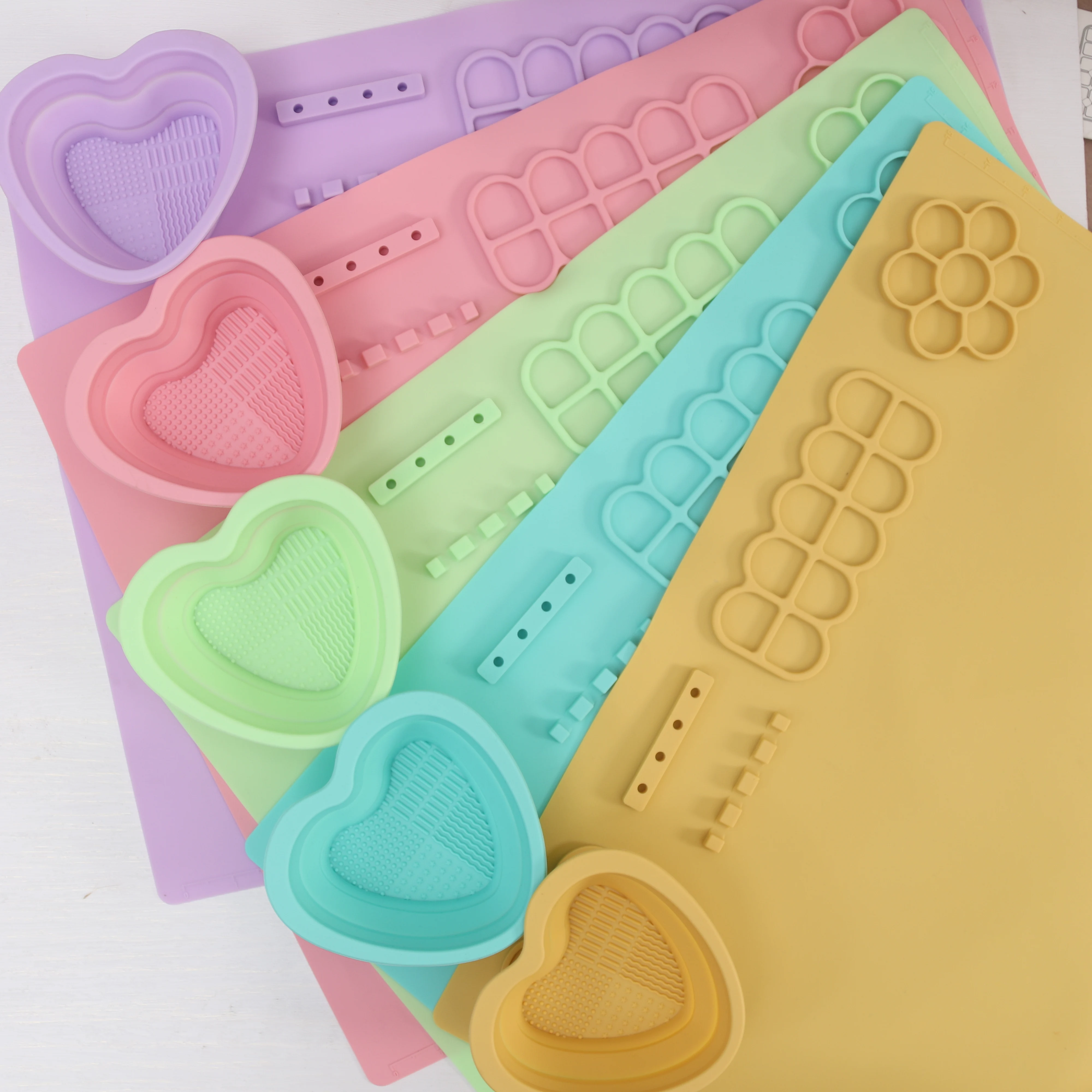 2023 New Design Custom Silicone Painting Mat with Cup for Children Painting Mat Kid Drawing Pad Silicone Mats For Crafting