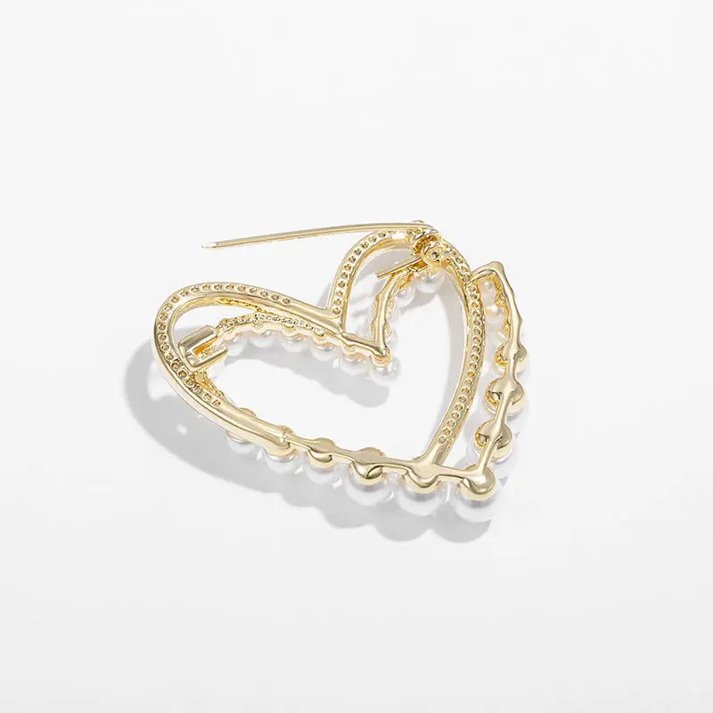 Брошь с жемчугом