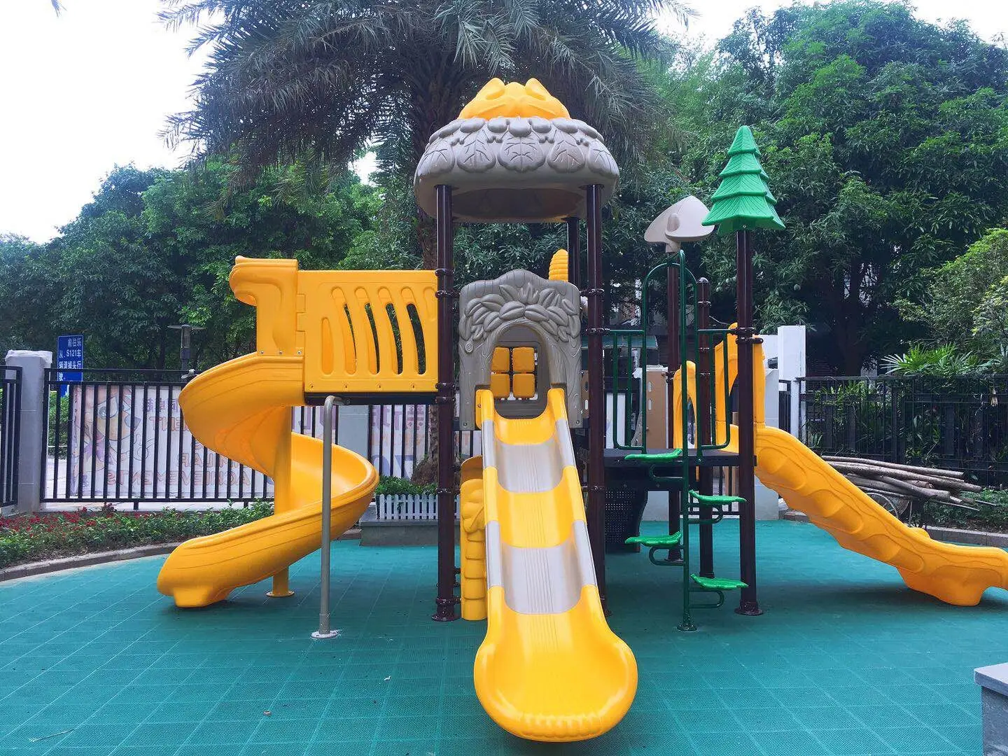 
QITELE used outdoor kindergarten playground equipment children 