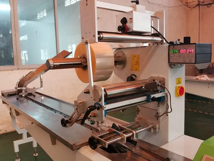 Tomatoes carrot onion fresh vegetables fruit packing machine with tray