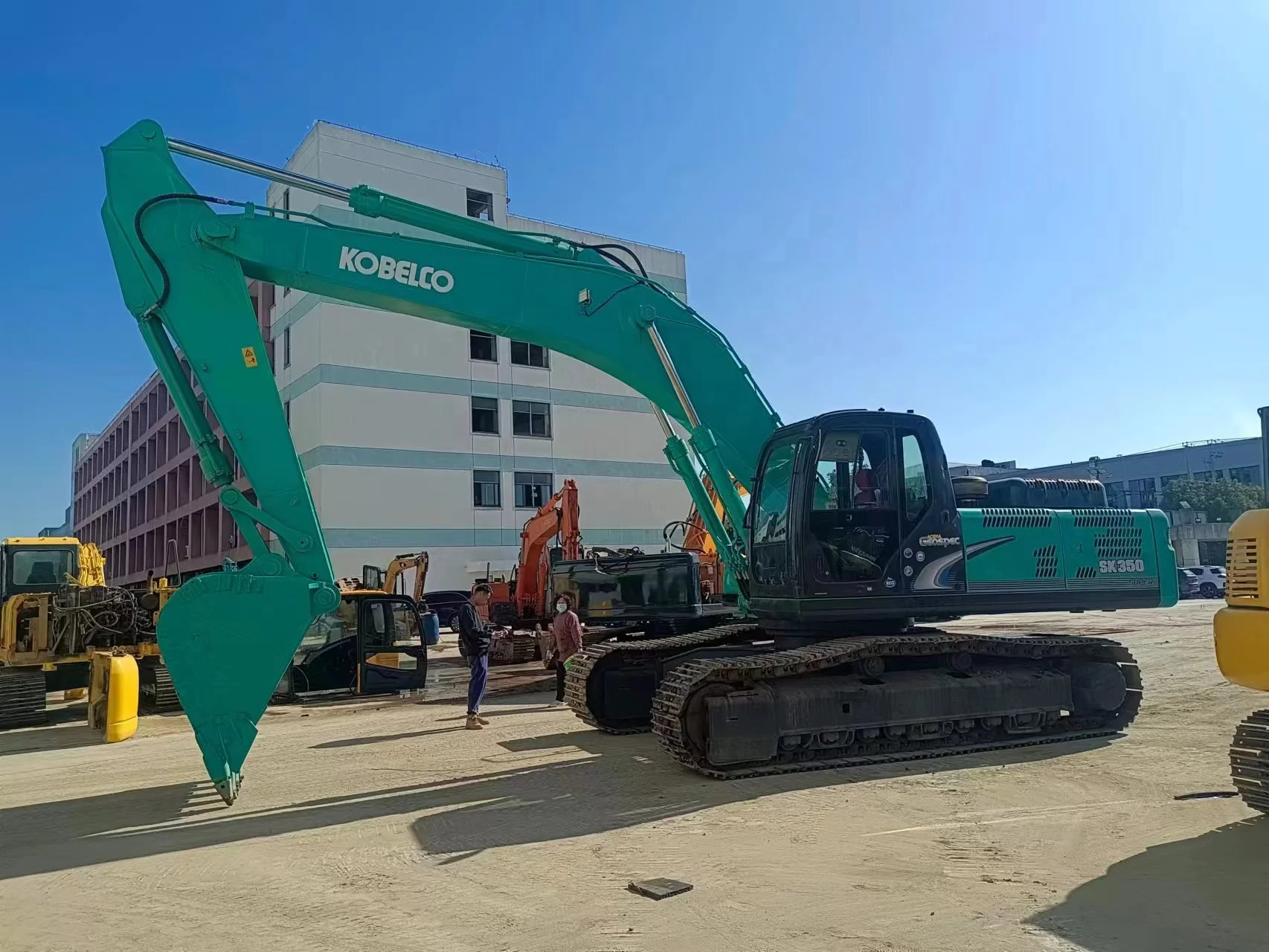 low working hours used kobelco excavator SK200 SK210 SK135 SK220 SK350 SK260 SK300 for sale