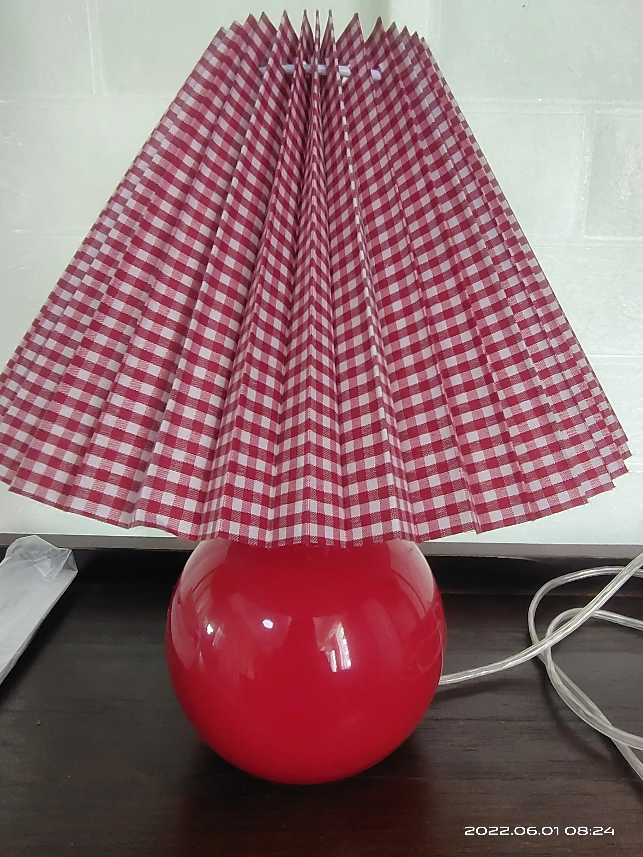 Creative Ceramic LED Simple Table Lamps  Modern Nordic Cute Pink Pleated Living Room Table Lamps