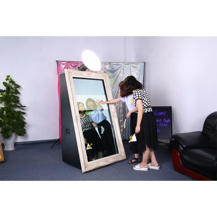 Mirror Photo Booth Vending Machine with AluminumIn Shell Malaysia for Event