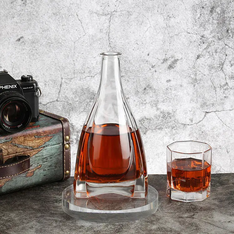 2024 hot sale 500ml Crystal white high-grade empty glass bottle unique empty glass brandy whisky bottle 500ml