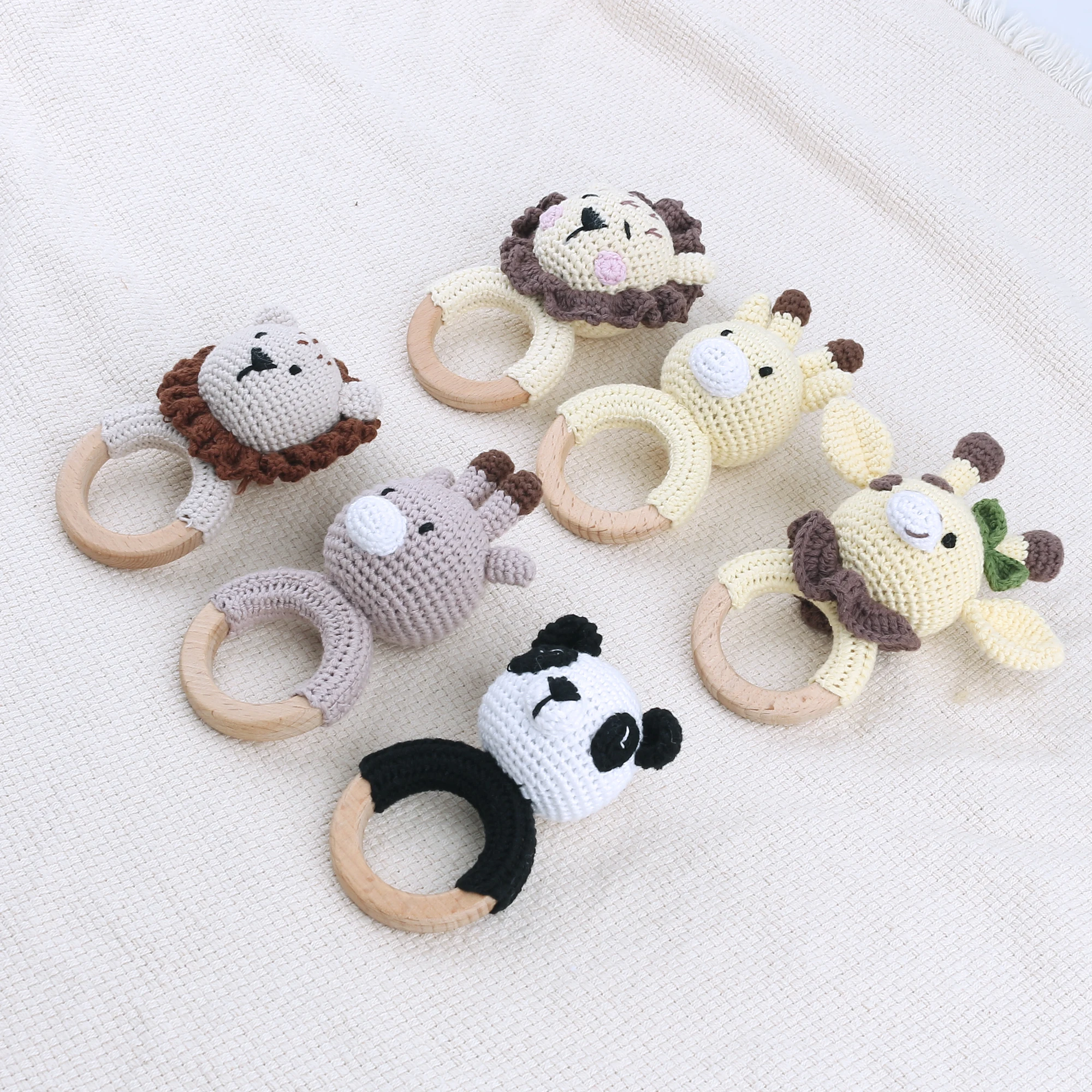Wholesale custom baby hand-made wooden ring woven animals cute giraffe shaped baby tooth toy rattles
