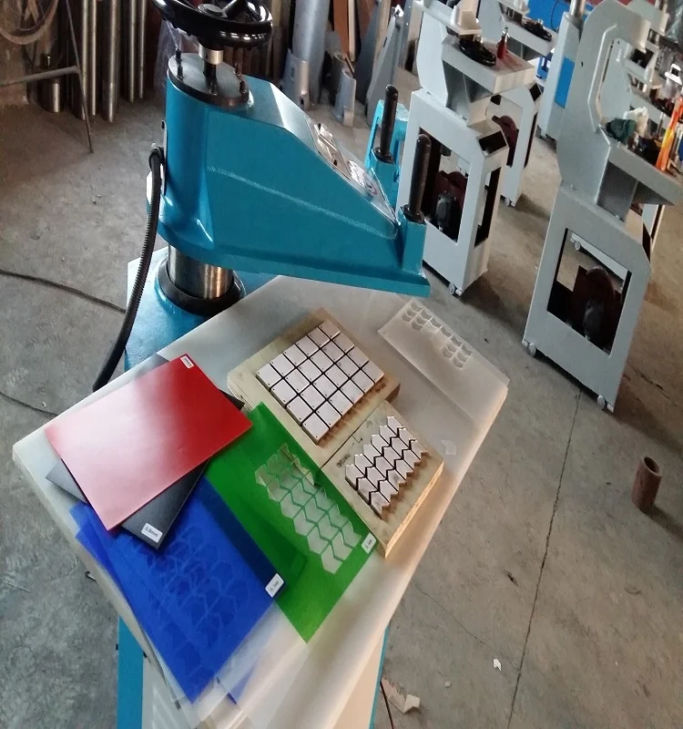 Hydraulic manual swing arm wiping rag cutting machine