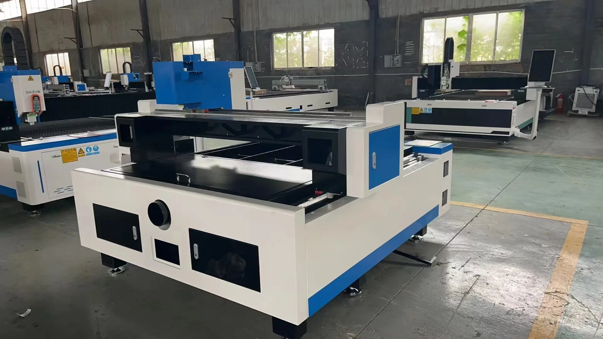 stainless steel Cut Equipment carbon steel Cutter 1390  metal Fiber Laser Cutting Machine with surrounding cover
