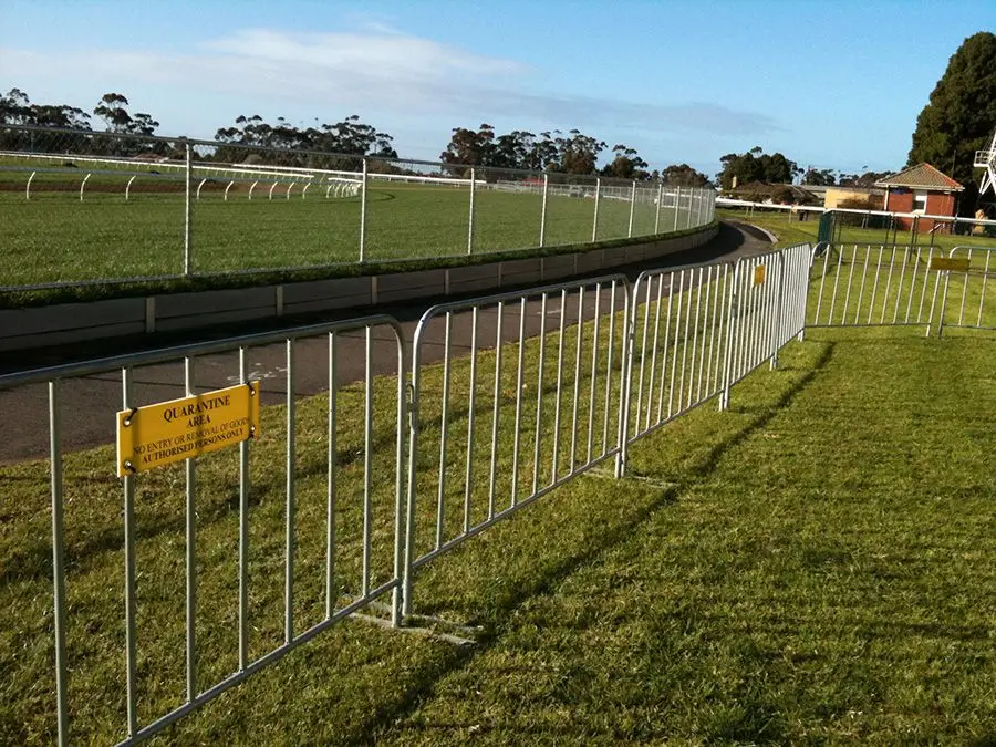 Outdoor welded metal traffic barriers safe and portable temporary crowd control barrier