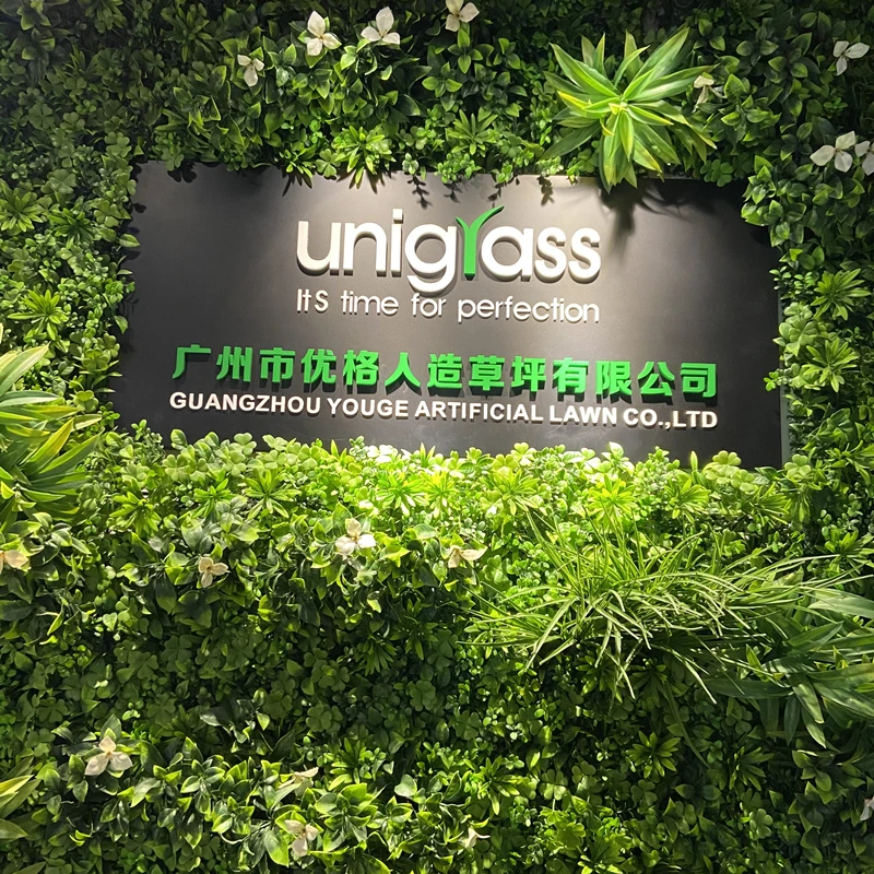 UNI  Artificial green boxwood hedge artificial plastic grass fence  indoor outdoor use