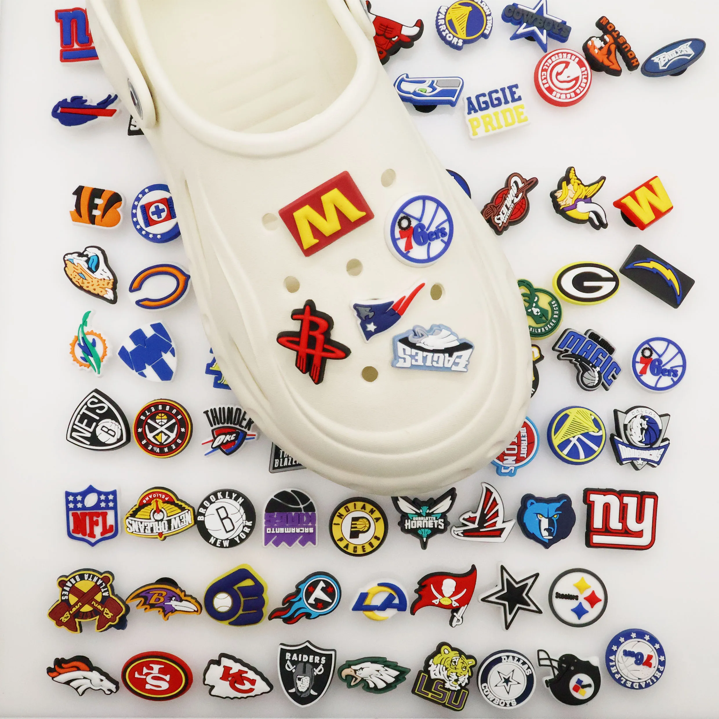 2023 cartoon baseball weed wholesale singer anime mexican coffee bad bunny custom Mermaid new karol g shoe clog charms