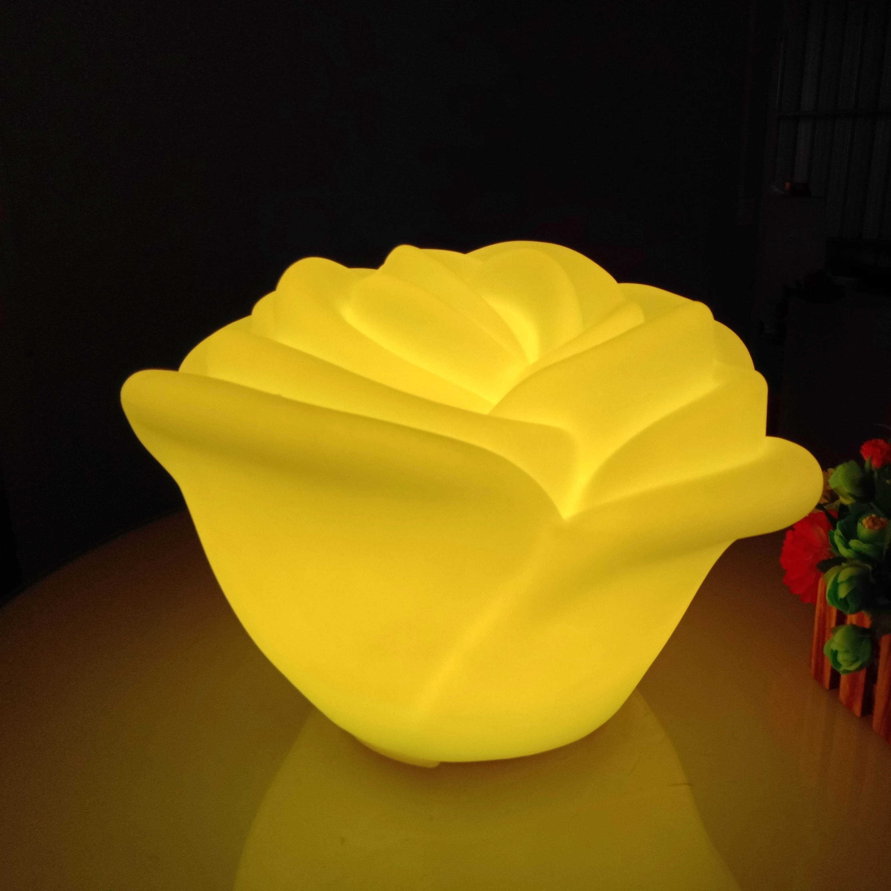 RGB Color Changing PE Plastic Waterproof Rechargeable Glowing LED Rose Shaped