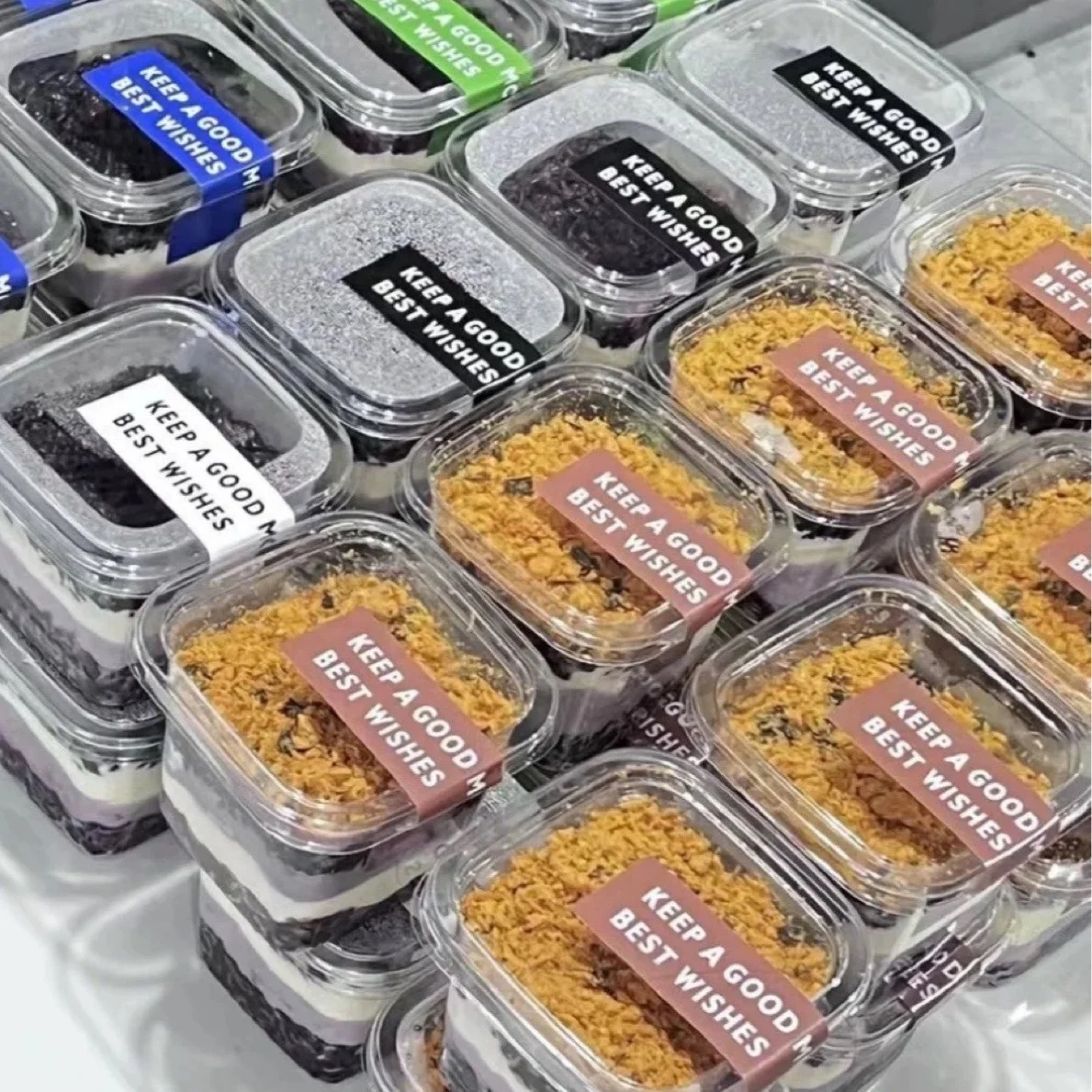 Factory Wholesale 12oz Plastic Square Dessert Cups with Lid for Mousse Pudding Yogurt Fruit