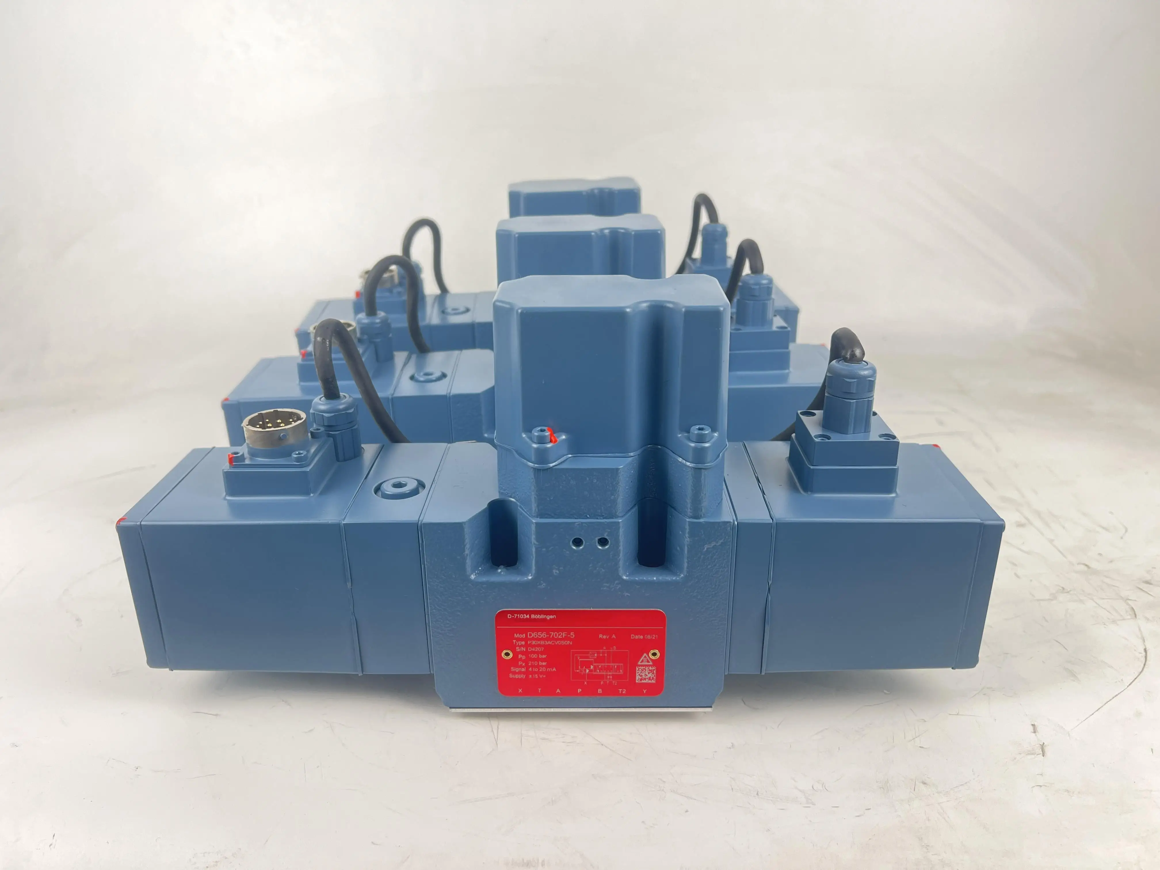 Hydraulic Servo Valve D661-4697C Servo Hydraulic Valve D633-521B R16K01F0NSX2 D633-471B D633-7369 D633-328B