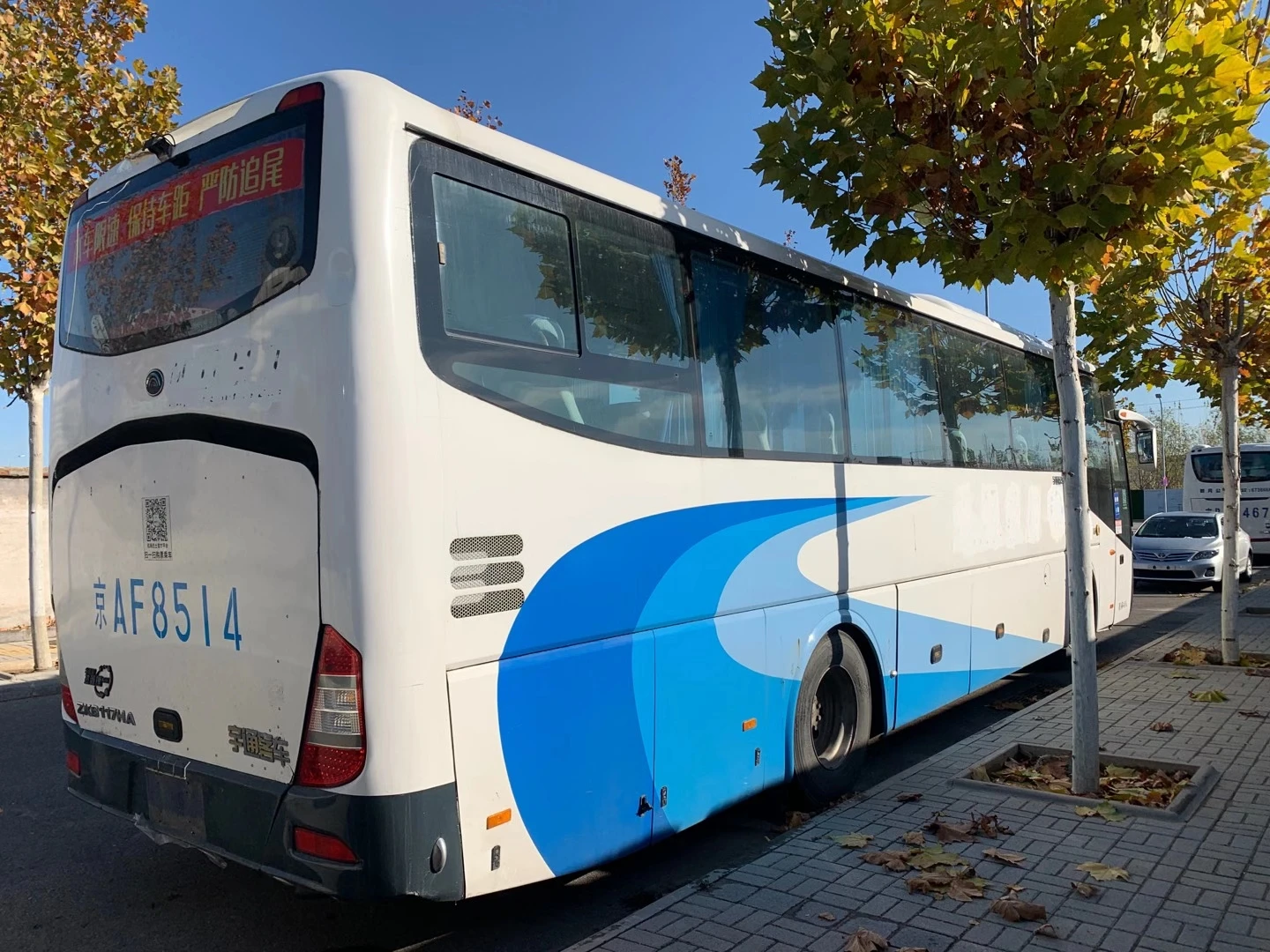 Подержанный автобус Yu - tong ZK6117 дизель 48 мест для продажи Yuchai двигатель LHD водитель рулевой yutong place f12 plus