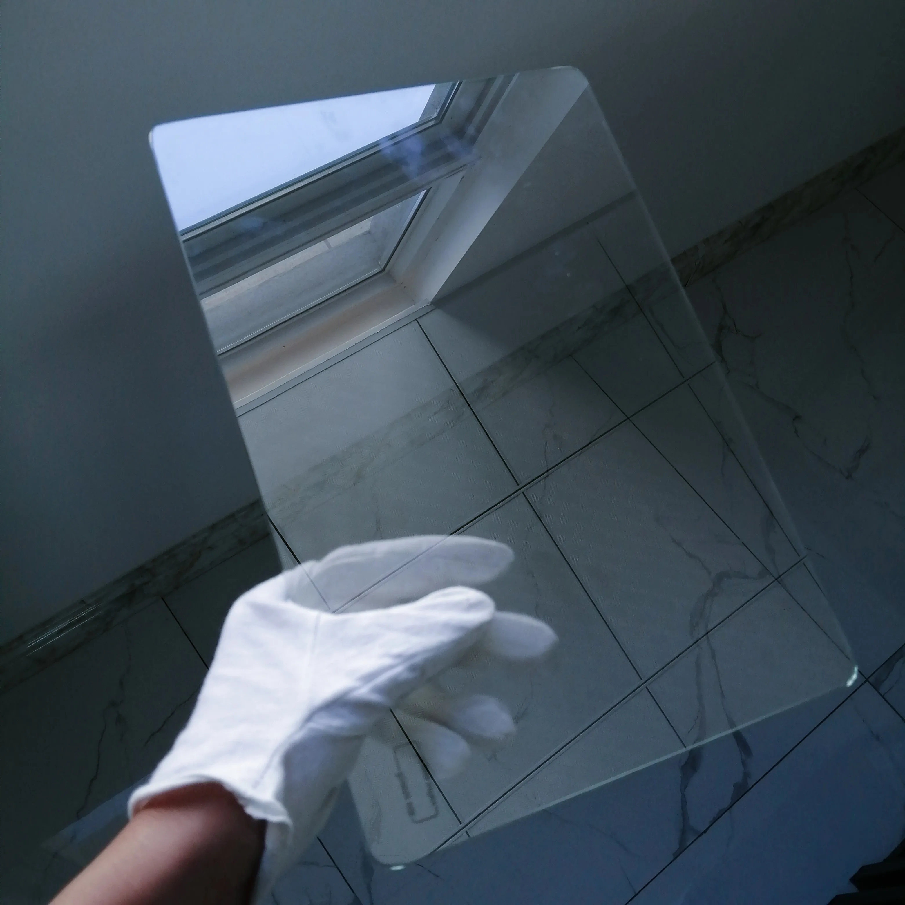 Teleprompter, beam splitter glass