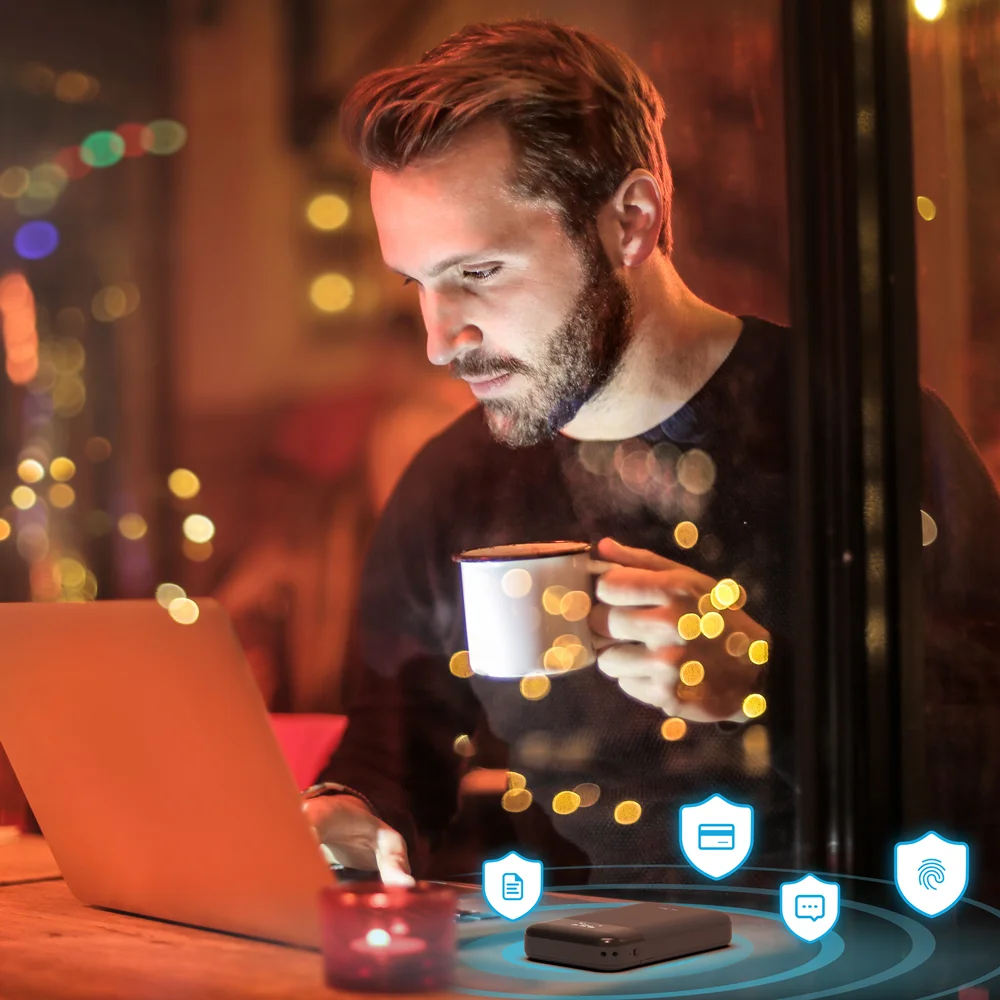 
OpenVPN WireGuard EC25-AFFA Module Installed 7000mAh Battery 4G LTE OpenWrt Router 