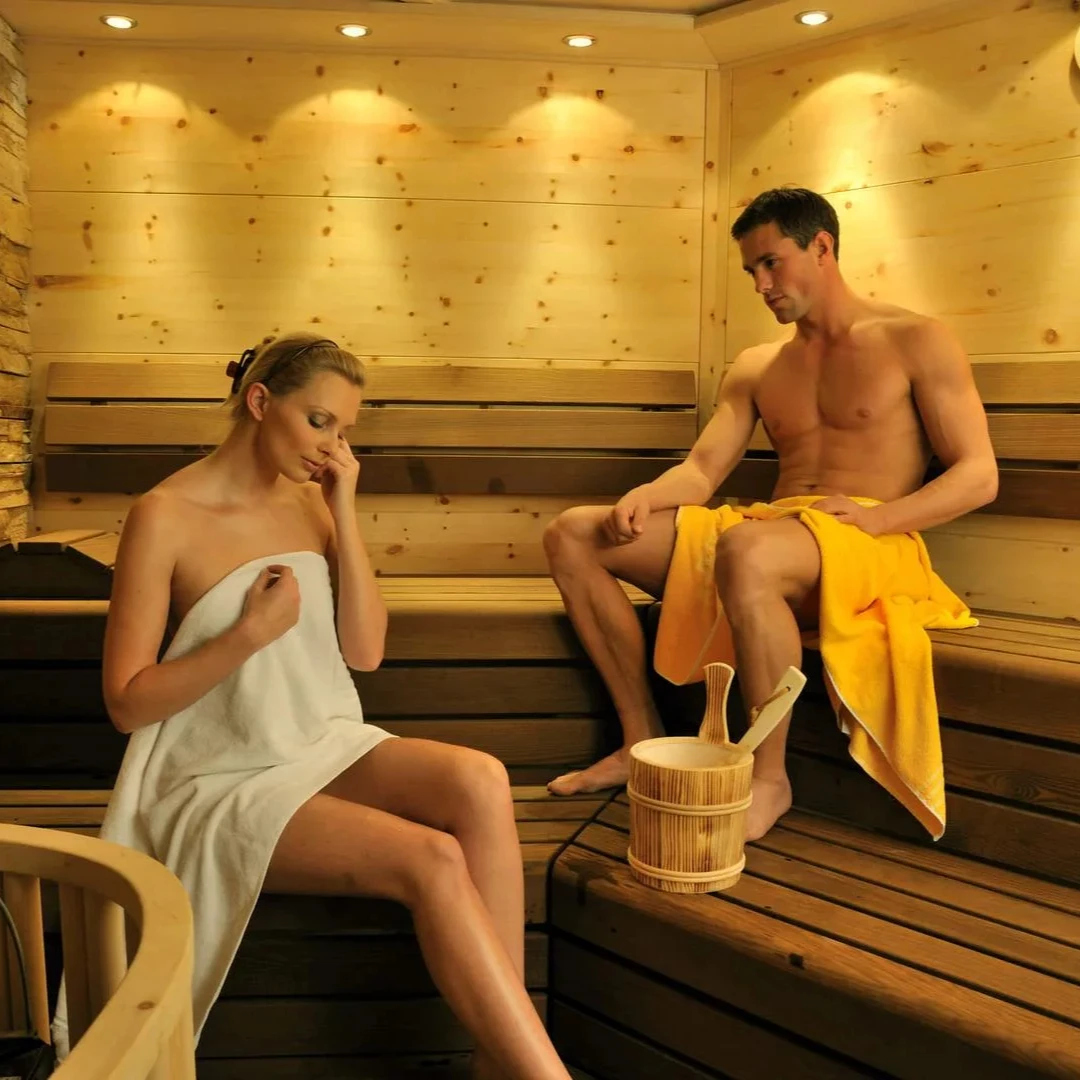 Manufacturers Direct Sales of Luxury 1-3 People with Square Red Cedar Wood Infrared Sauna Room