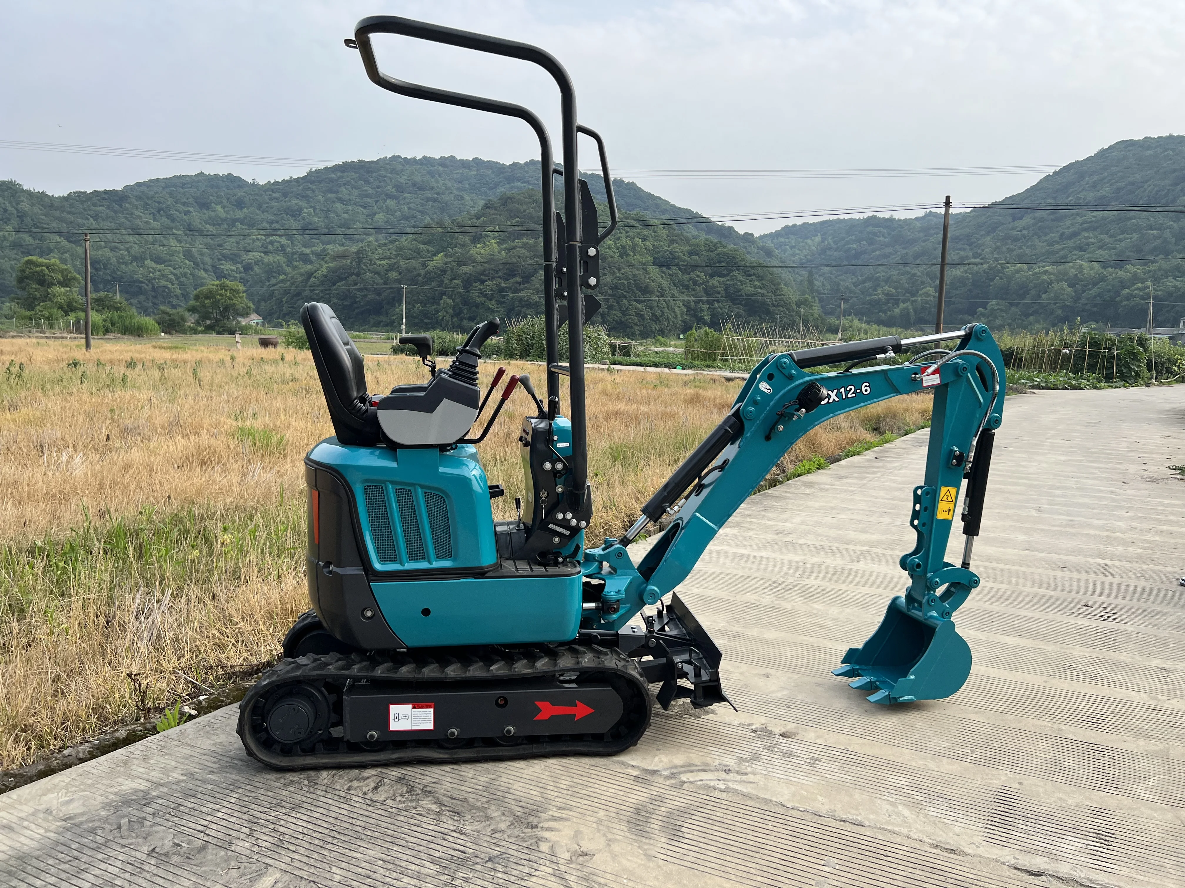 Chuangxin 2024 CX12-6 China Cheap Small excavator mini Digger wholesale 1.2ton price micro bagger with kubota engine