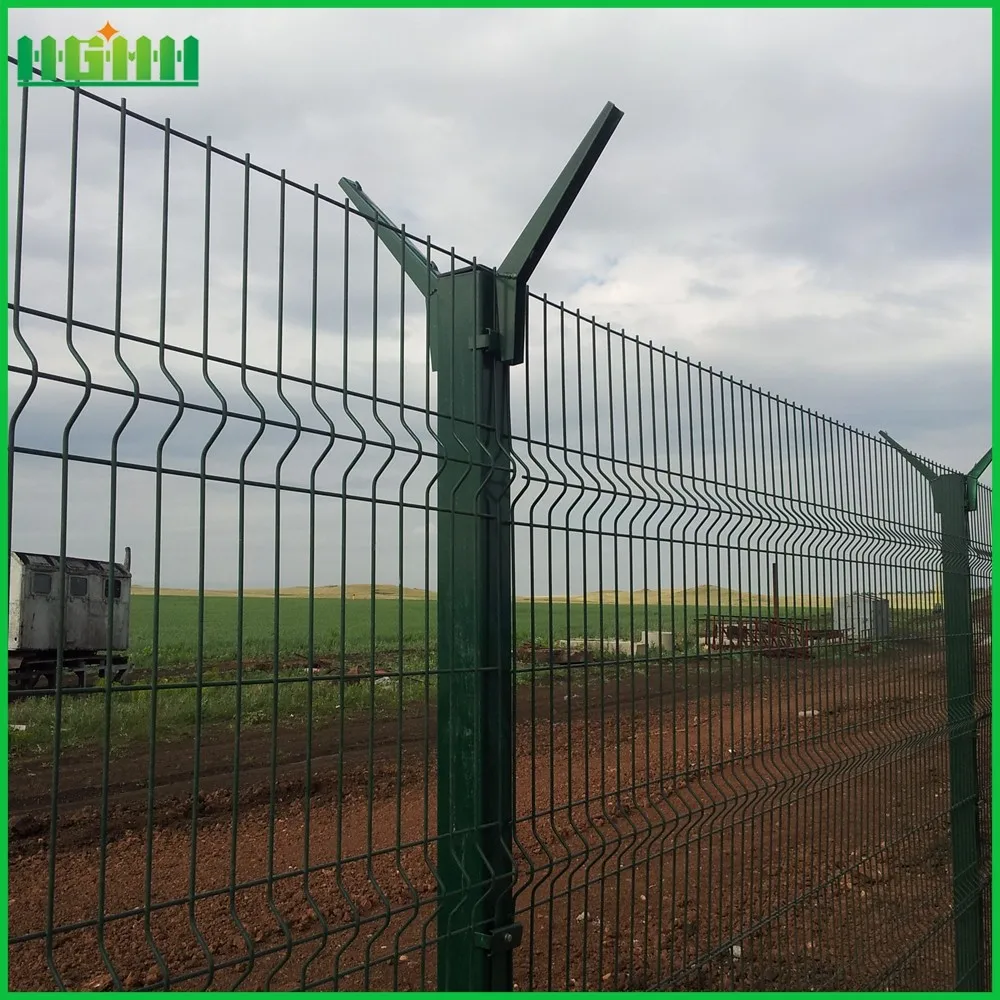 Triangle bending fence net surface hot dip galvanized fence net 1.8*2