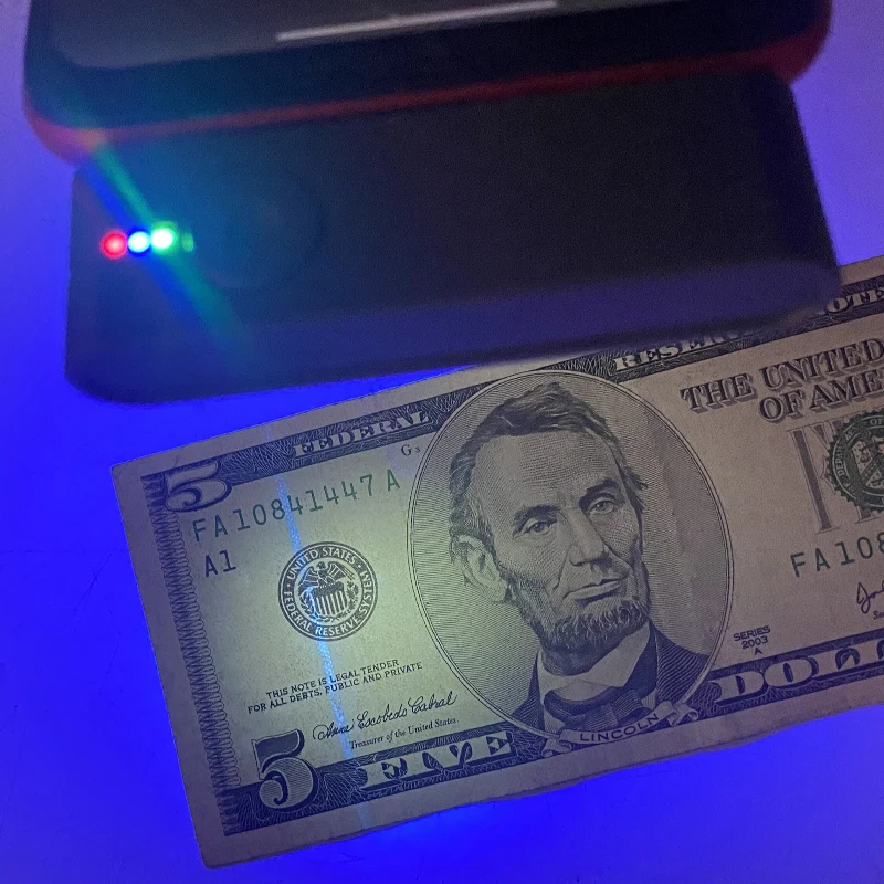 Portable Money Vision With IR UV light  Counterfeit Bill Notes Detectors ID card Checker Passports Detecting Machine