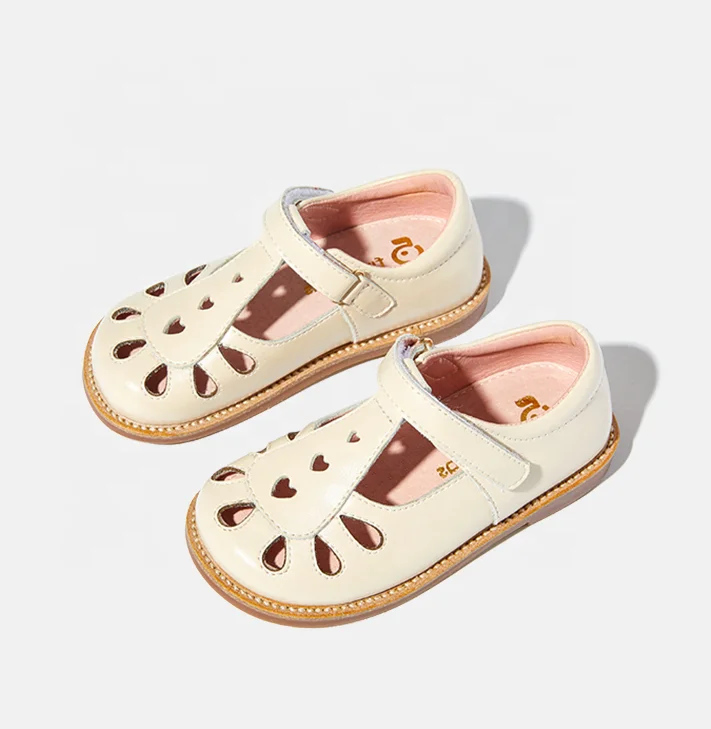 2022 New Model Heart Hollow Girls Leather Shoes Soft Flat Children Summer Sandals