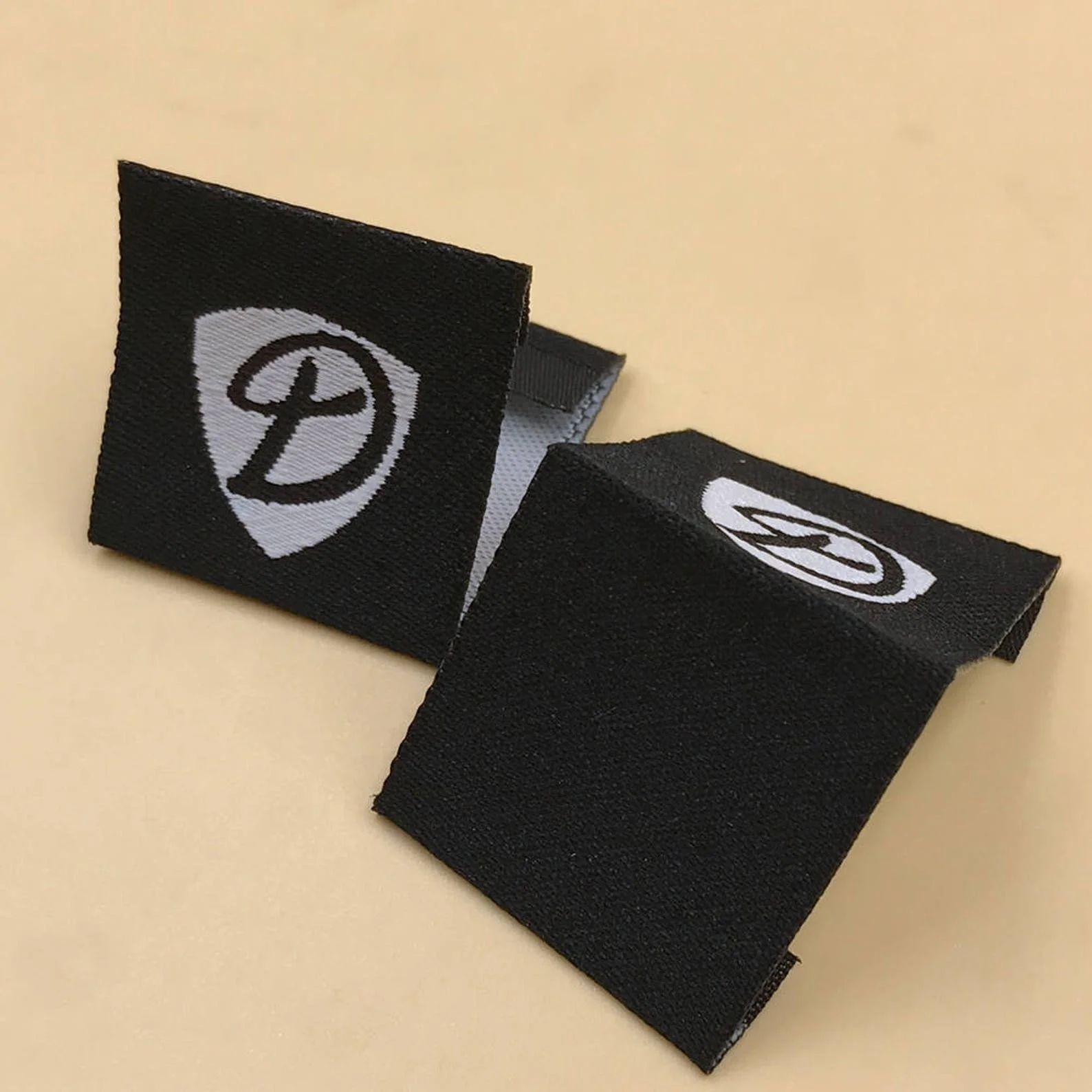 Custom sleeve hem tags on T-shirt Pip clothing tag center fold woven label