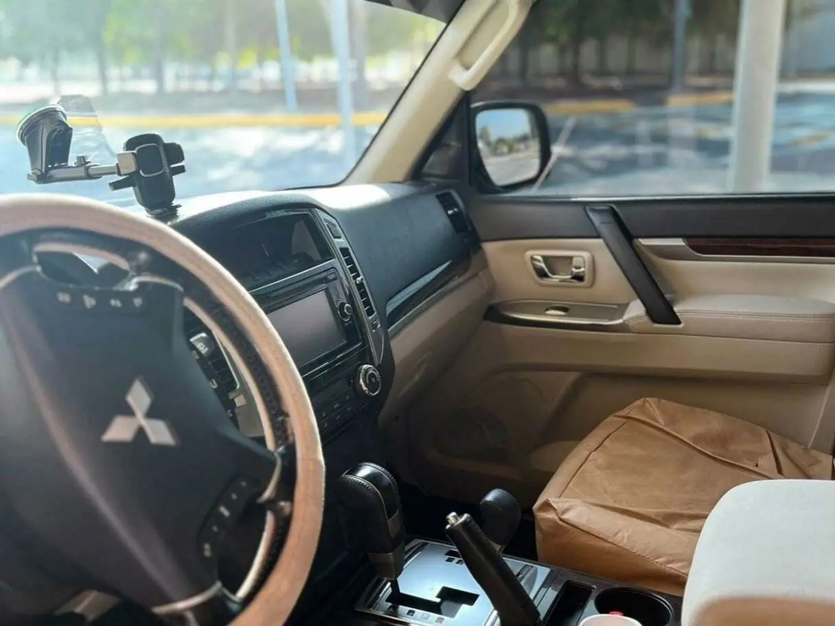 Чистый использованный Mitsubishi Pajero 3.5L V6 для продажи