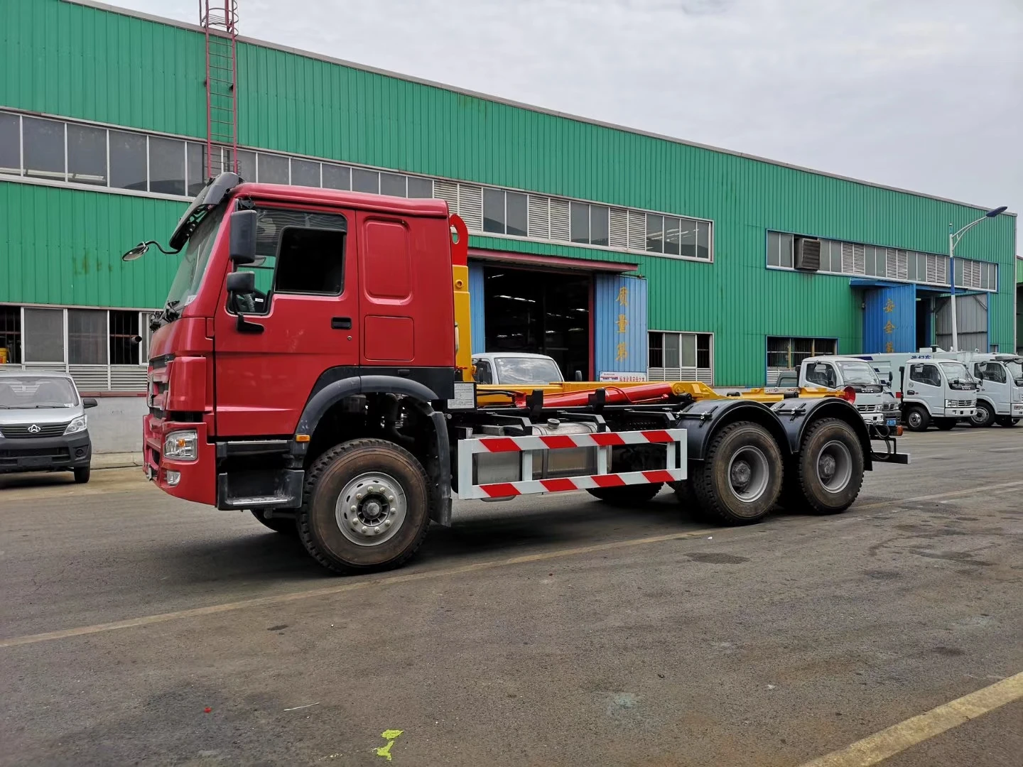 Китайский известный бренд SINOTRUK HOWO крюк подъемный мусоровоз с Заводской ценой продажа в