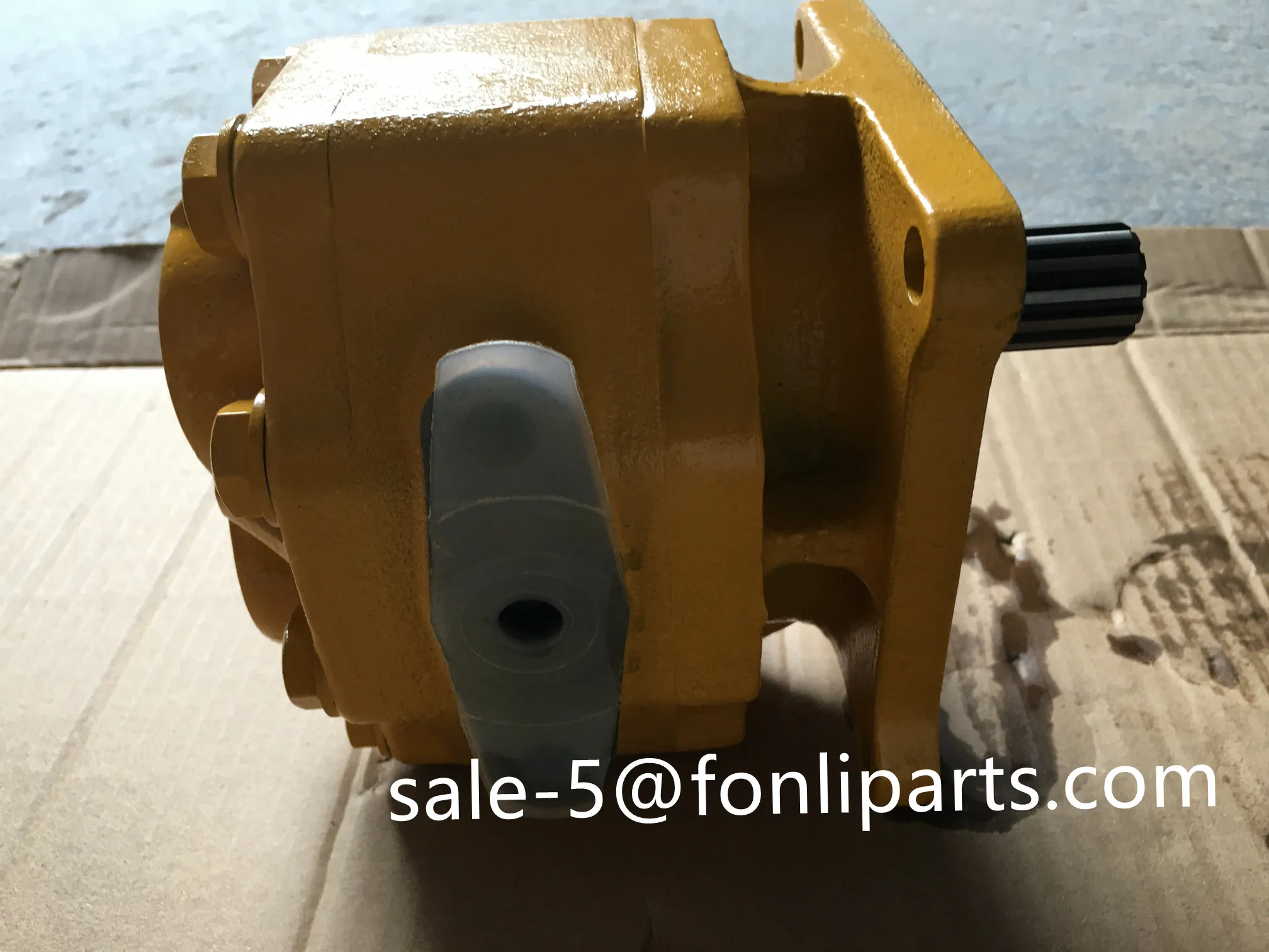 Original Shantui Bulldozer SD32 Transmission Pump 07433-71103