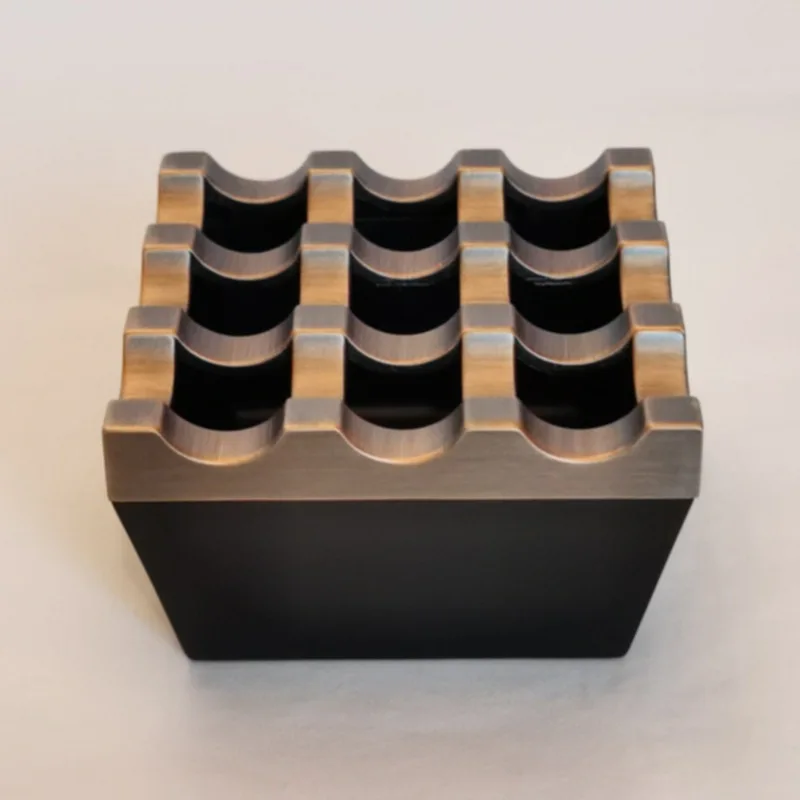 High quality wholesale Deluxe 9-hole ashtray covered ashtray metal windproof ashtray