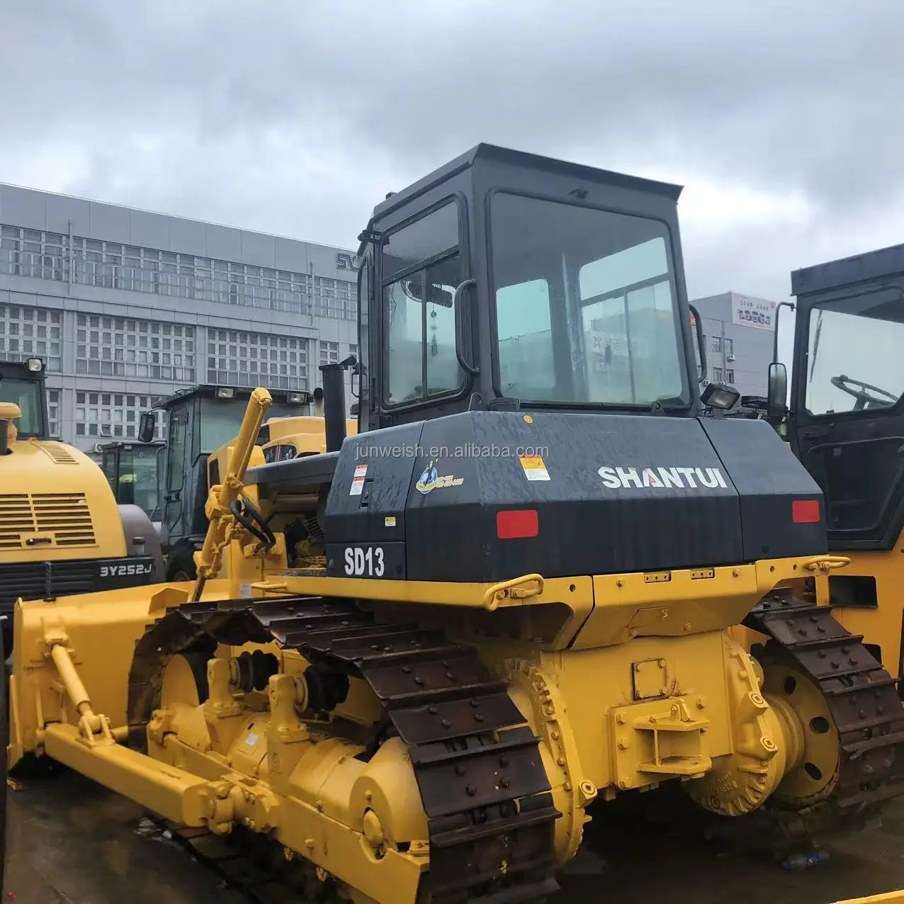 Оригинальный японский бульдозер Shantui komatsu SD13 SD22 D65 бульдозер хорошего качества используется по низкой цене для продажи